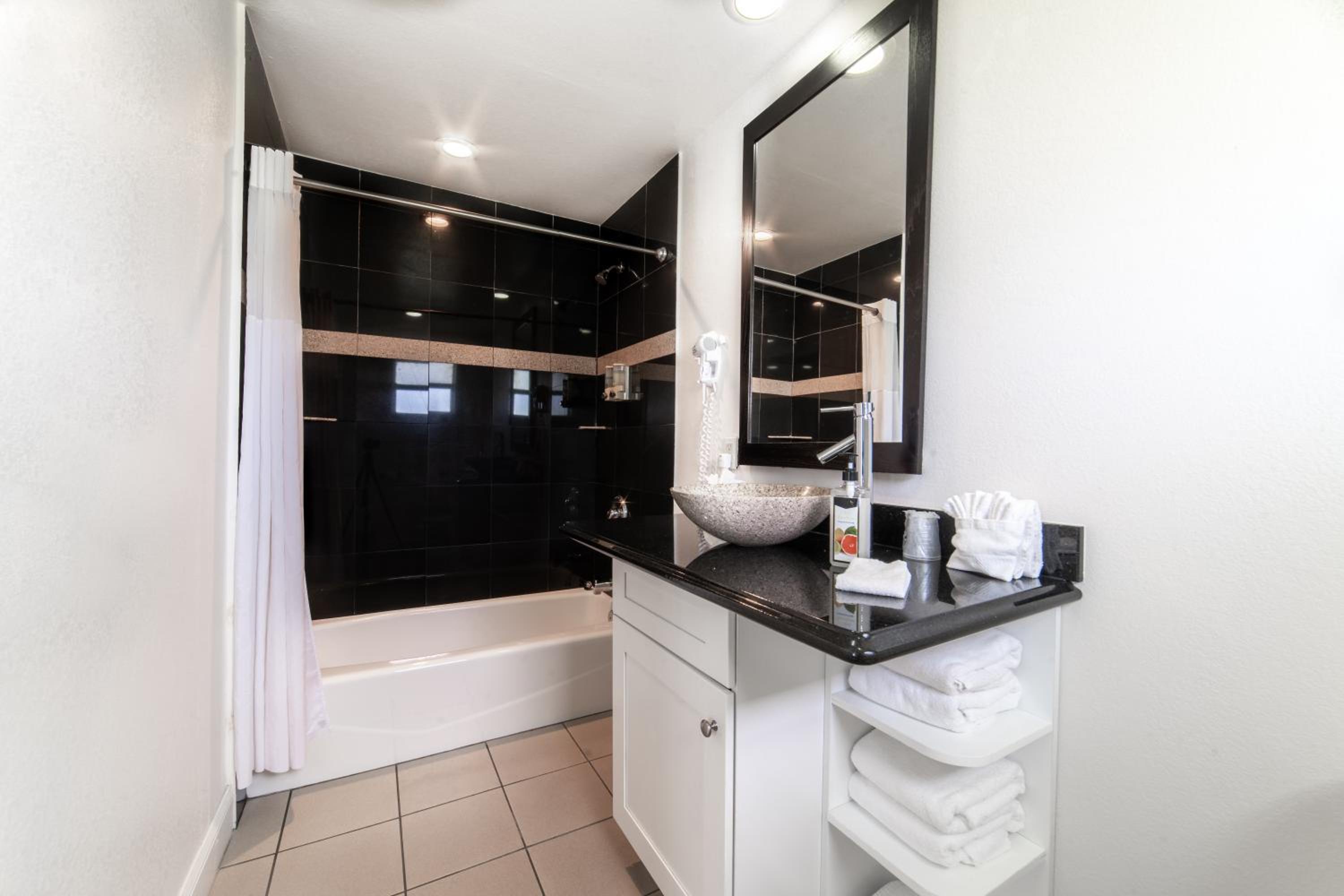 Everglades City Motel - Everglades Adventures Inn