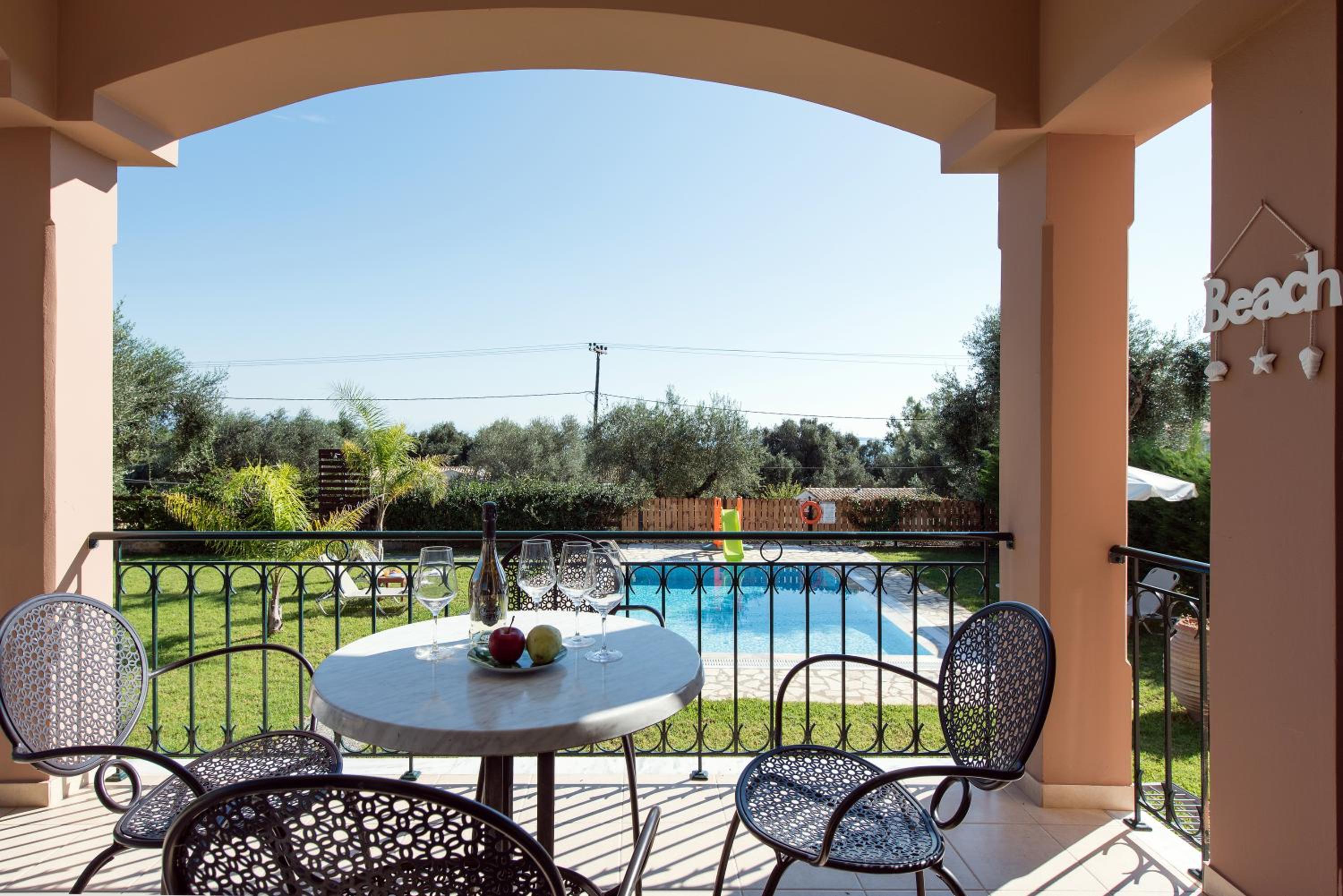 Villa Renata -Pool, Large Garden & Free Parking, 2 Minutes Walk from The Beach view 3