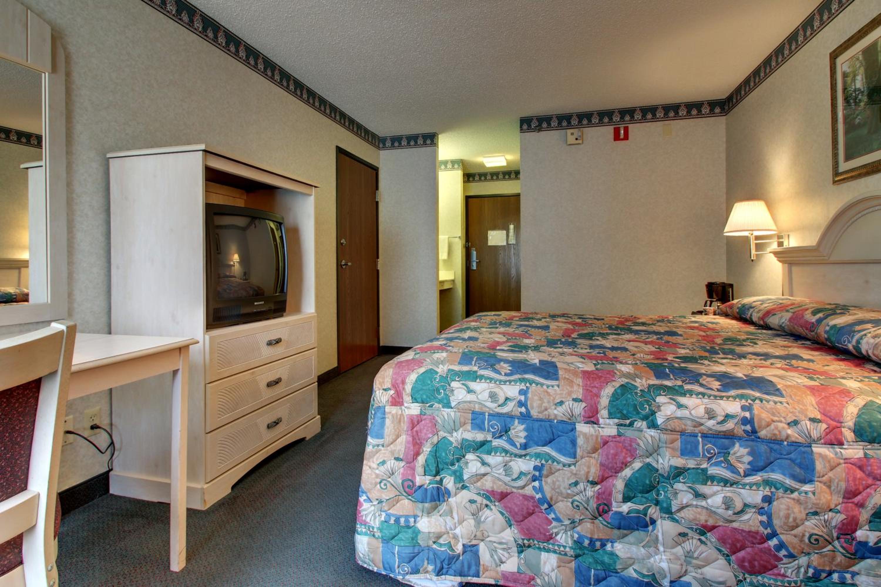 Key West Inn - Baxley - Property Image 22