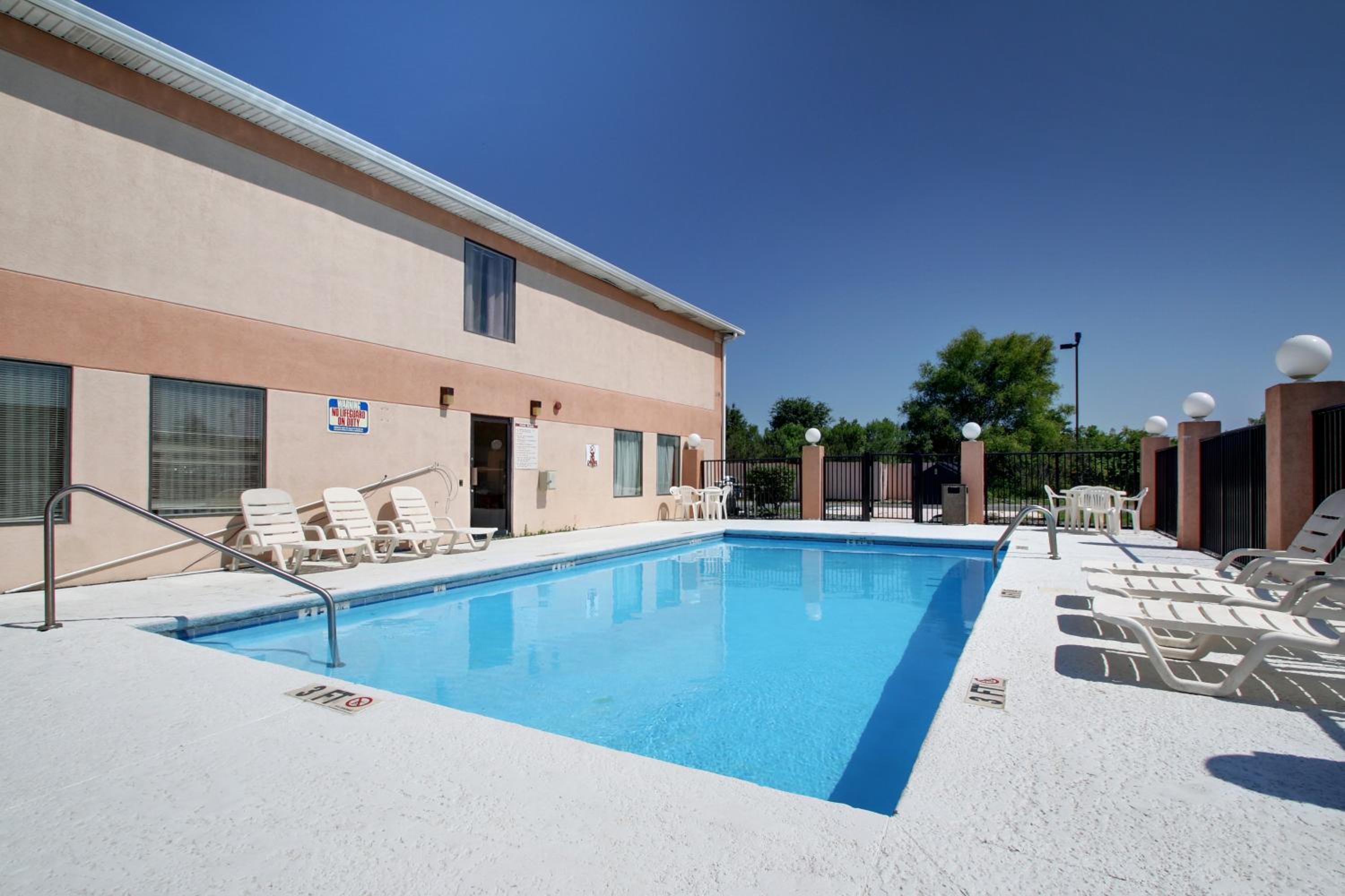 Key West Inn - Baxley - Property Image 23