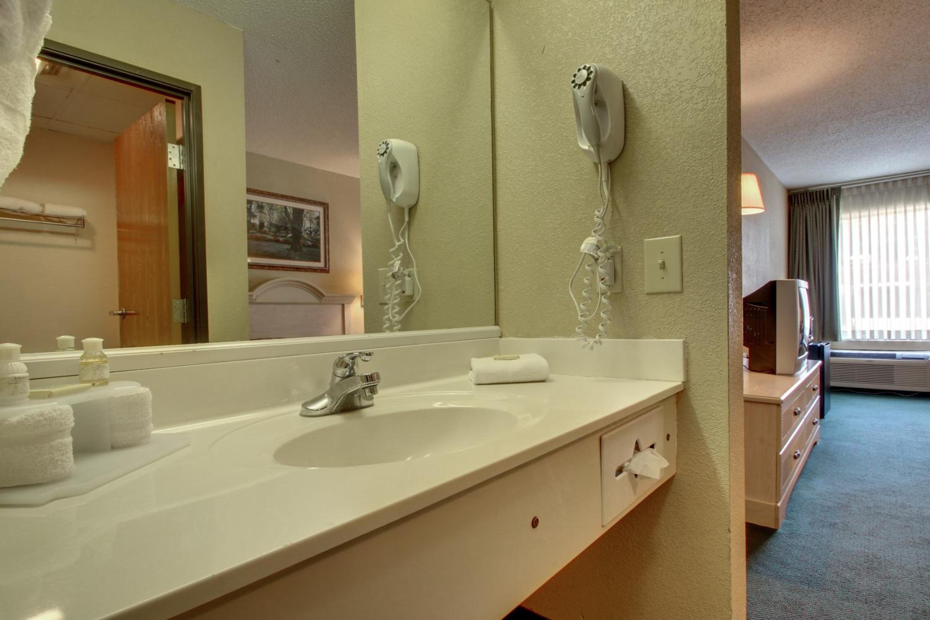 Key West Inn - Baxley - Property Image 19