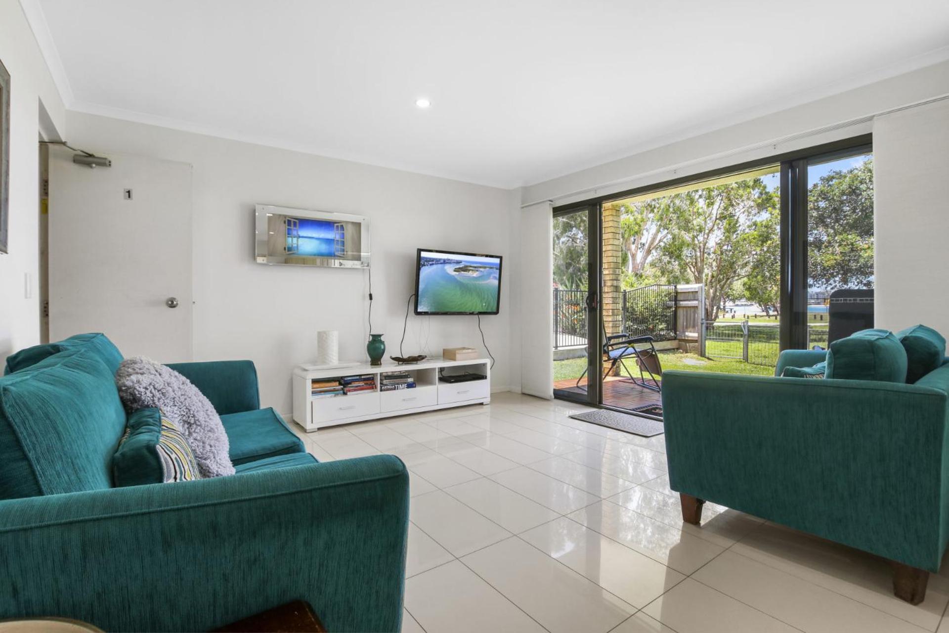 Golden Shores Unit 1 21 Landsborough Parade view 5