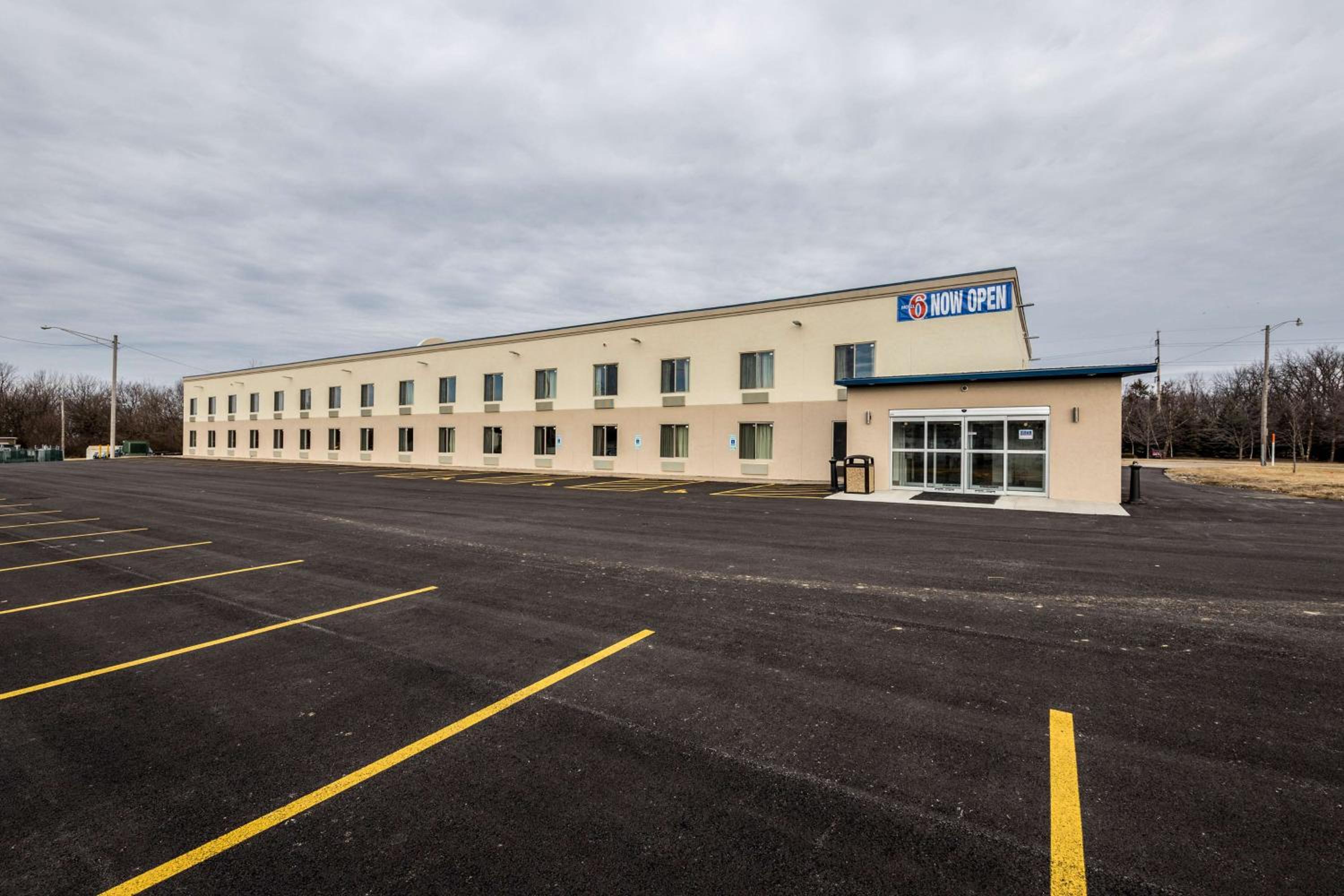 Motel 6 Peoria, IL view 3