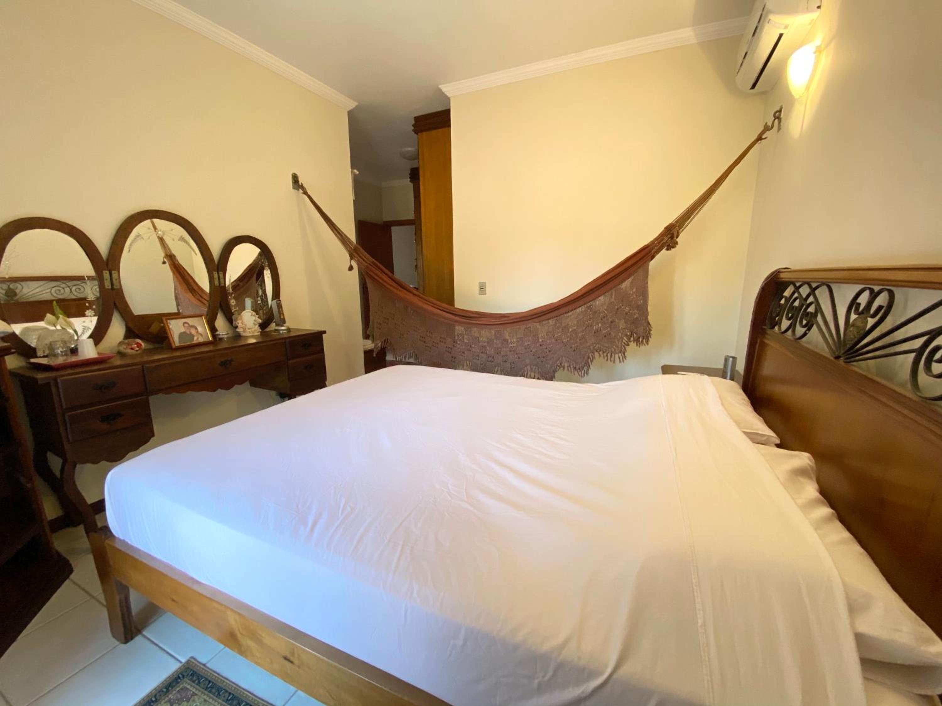 Casa alto padrão em condomínio fechado - São Roque