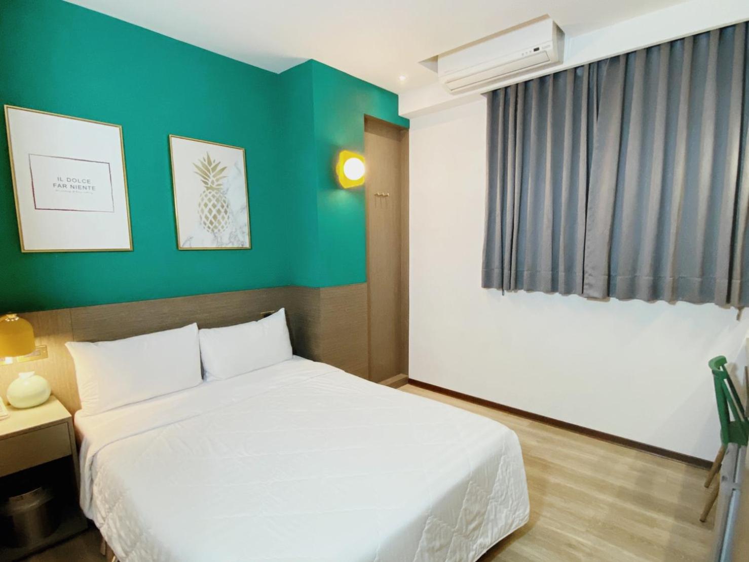 H Hotel