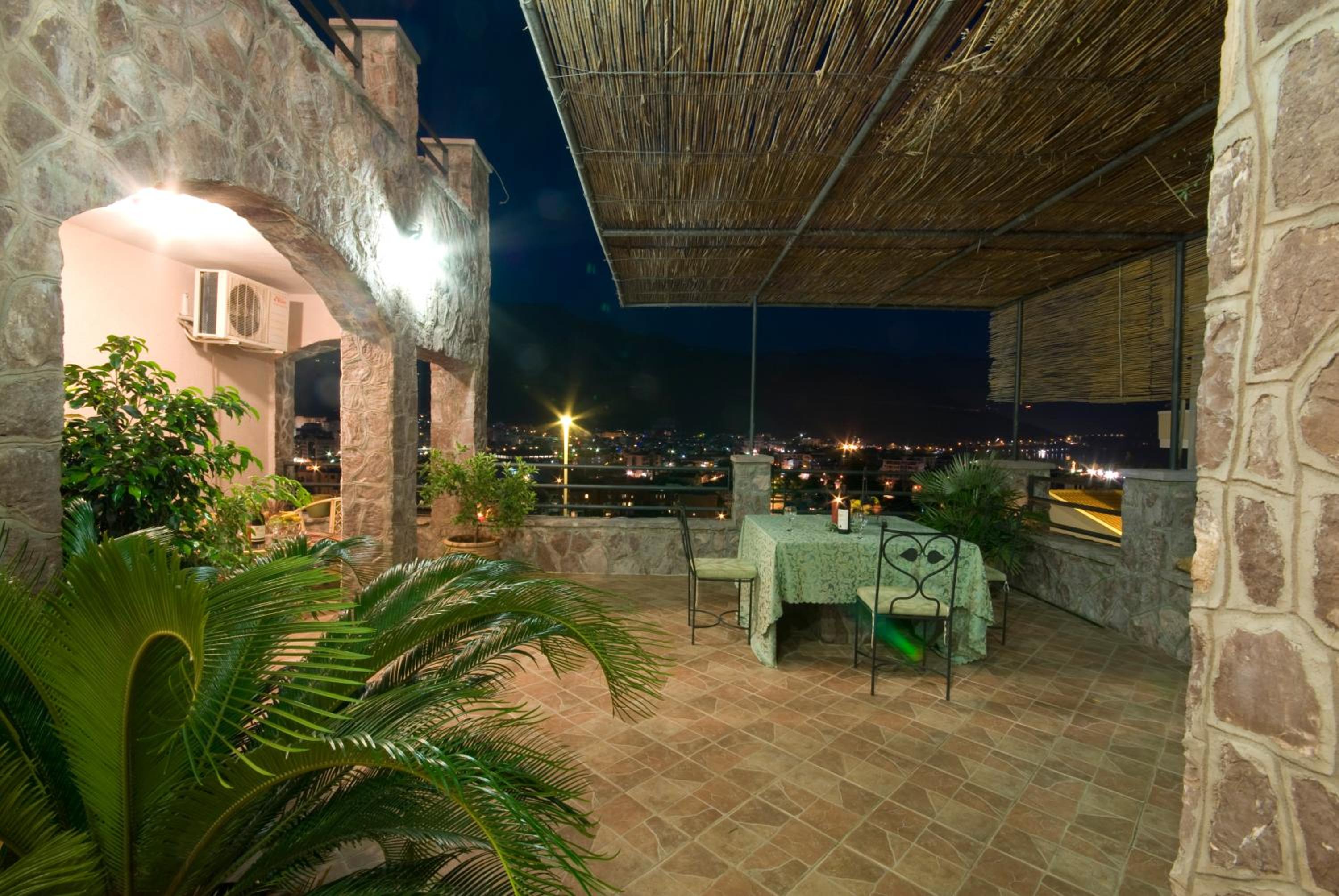 Contessa Apartments view 3