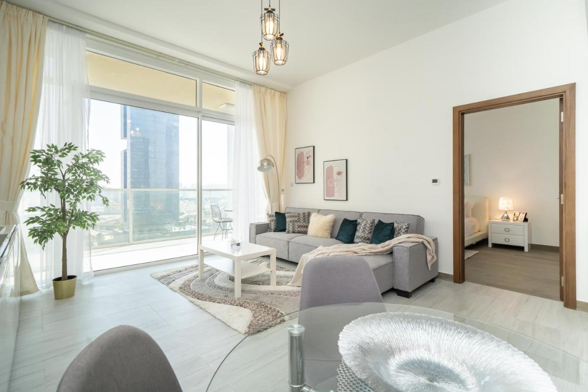 HiGuests - Chic Apartment in JVC with Panoramic City Views