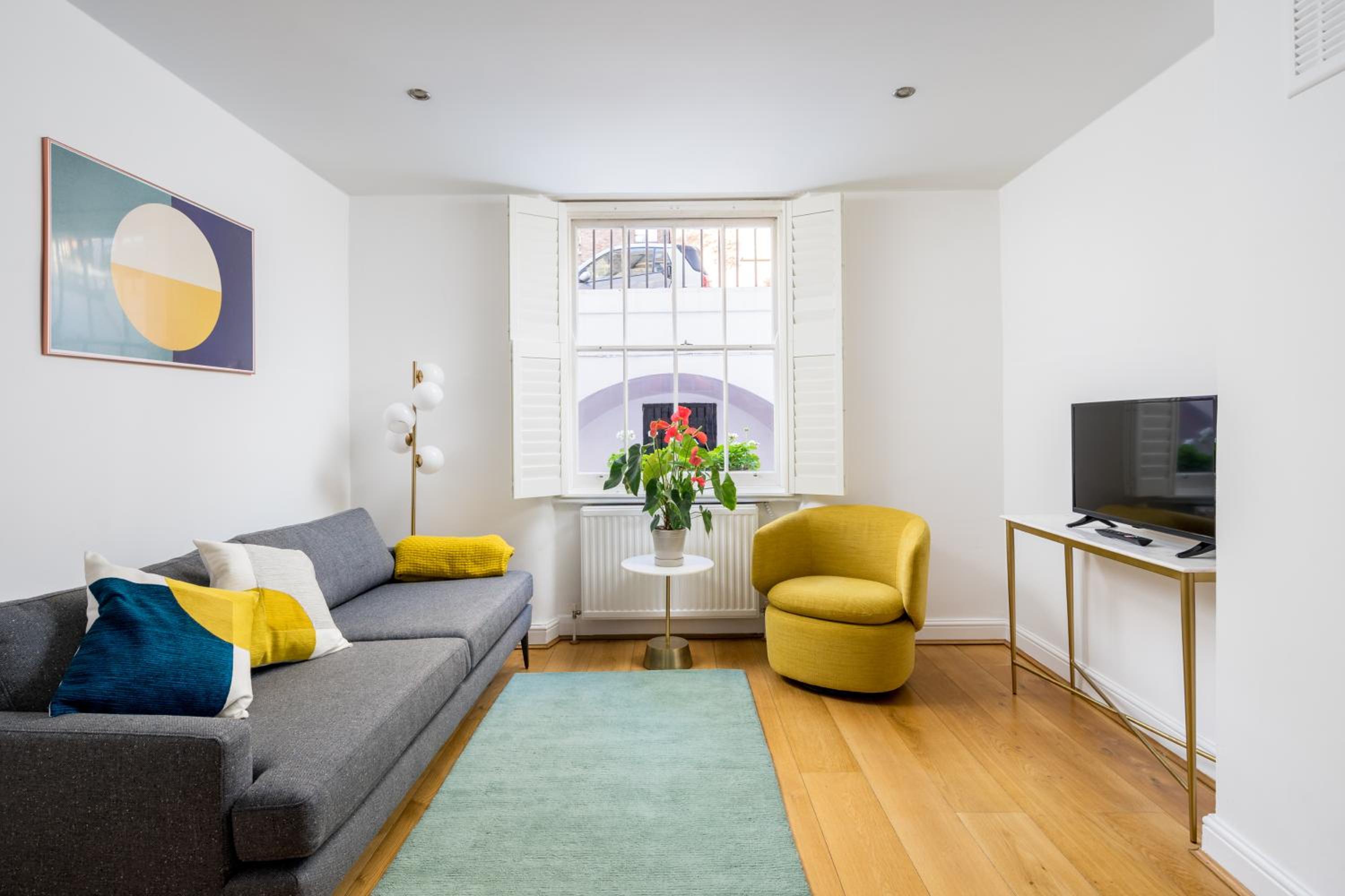 Modern 2BR Flat in Pimlico - 3 min to tube, private patio