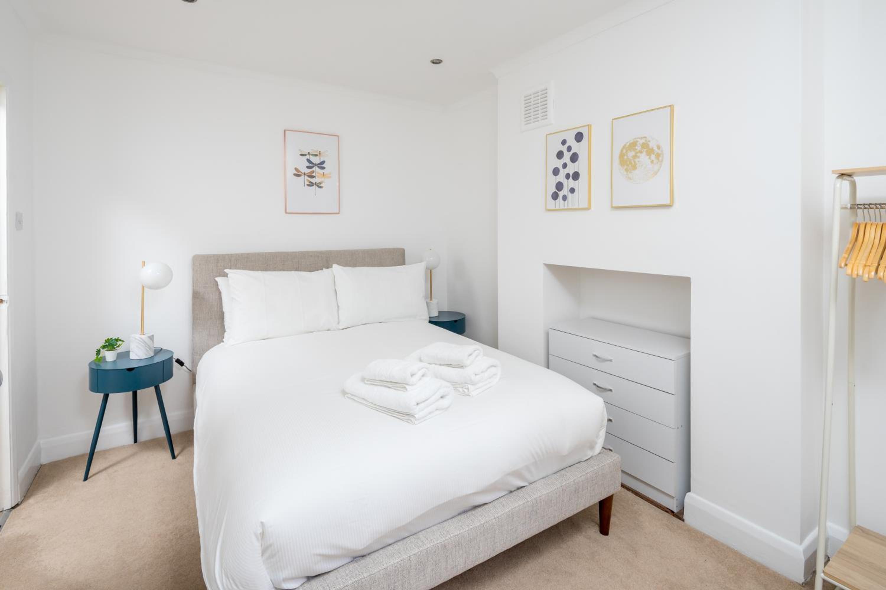 Modern 2BR Flat in Pimlico - 3 min to tube, private patio