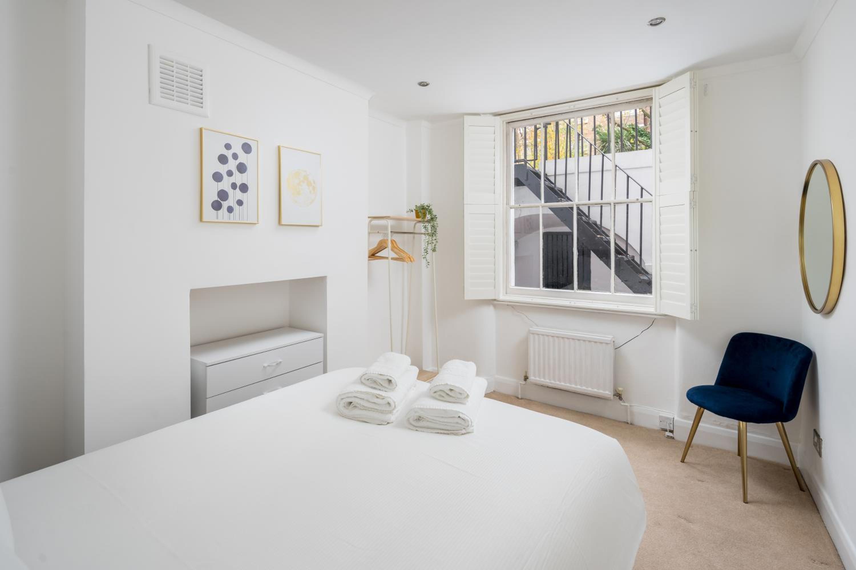 Modern 2BR Flat in Pimlico - 3 min to tube, private patio