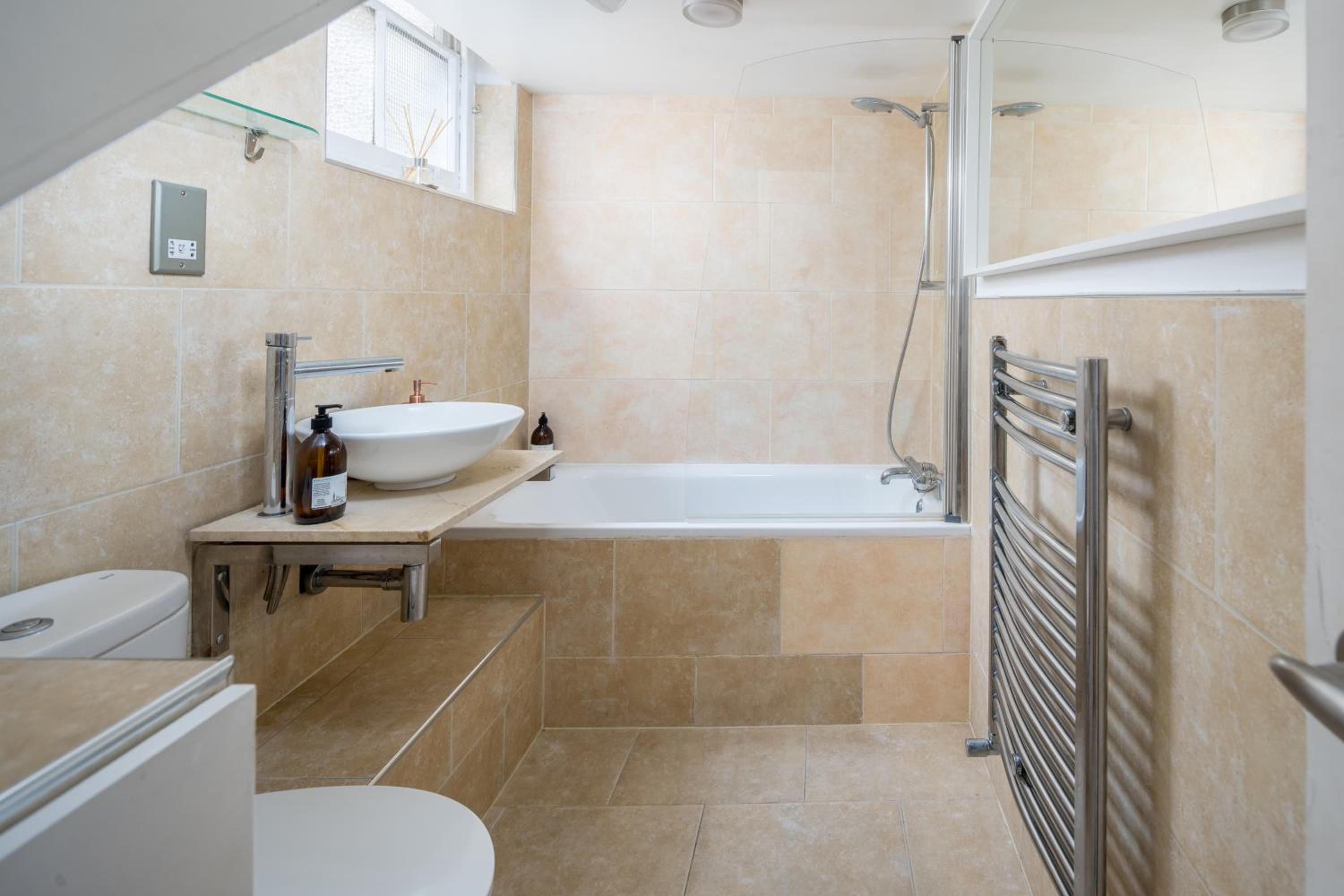 Modern 2BR Flat in Pimlico - 3 min to tube, private patio