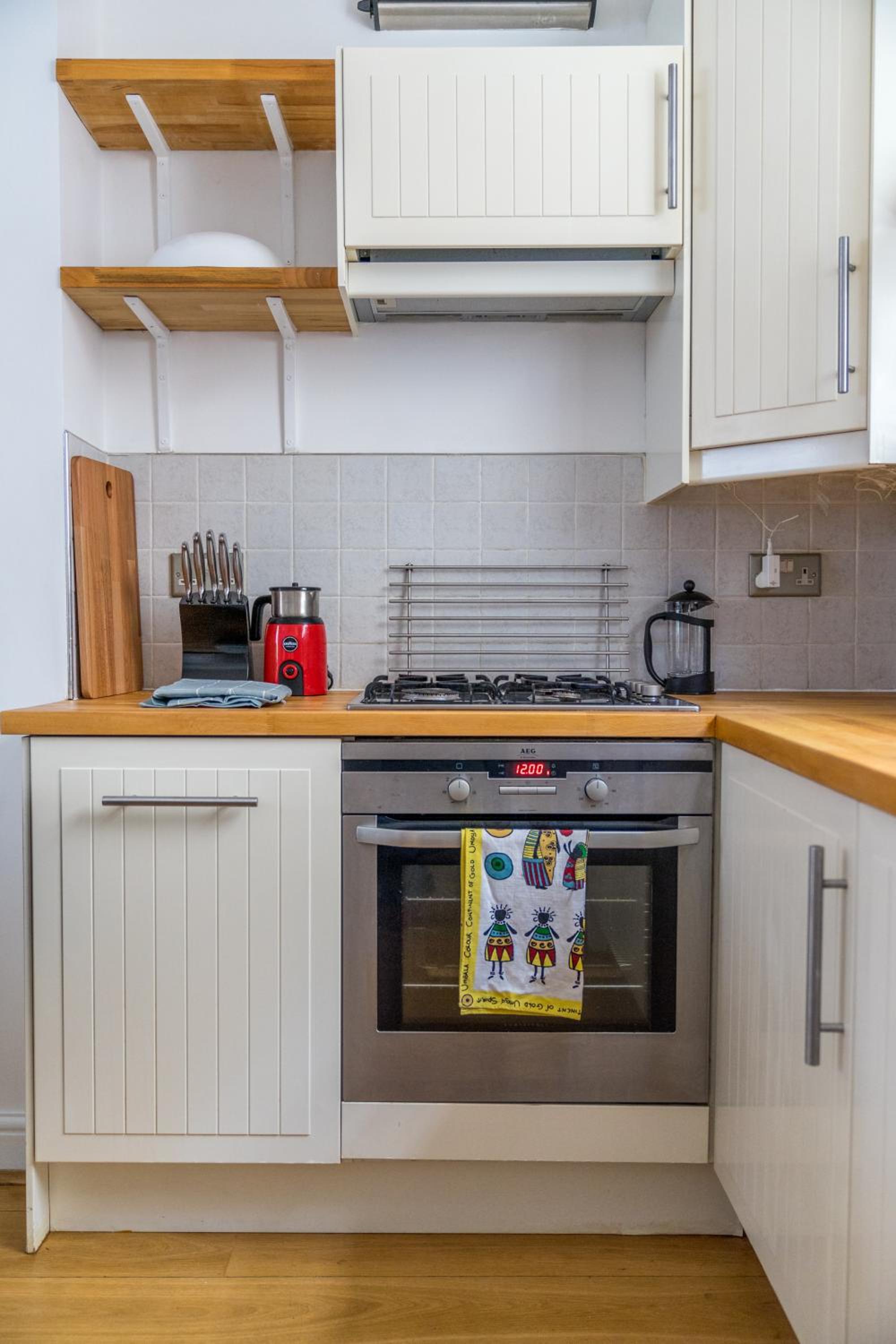 Modern 2BR Flat in Pimlico - 3 min to tube, private patio