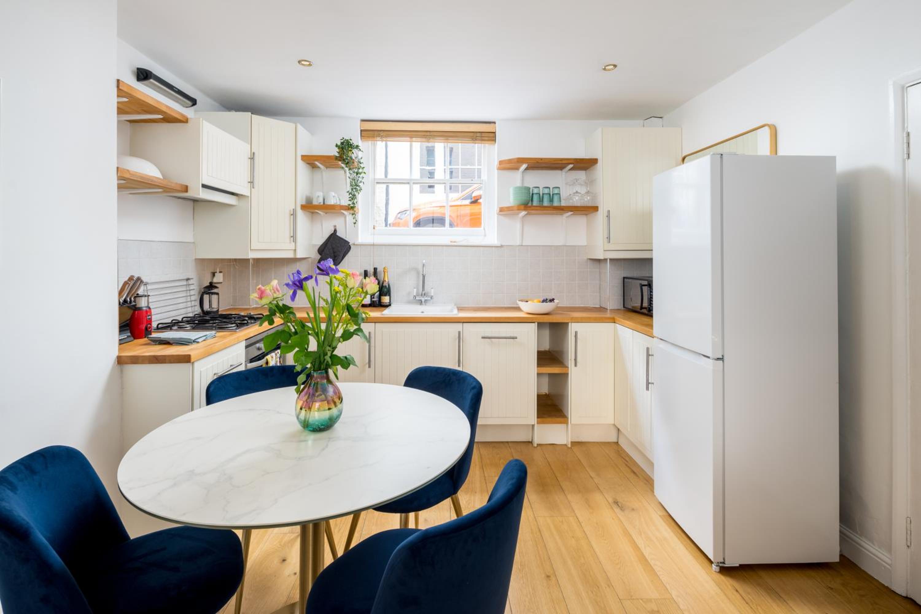 Modern 2BR Flat in Pimlico - 3 min to tube, private patio