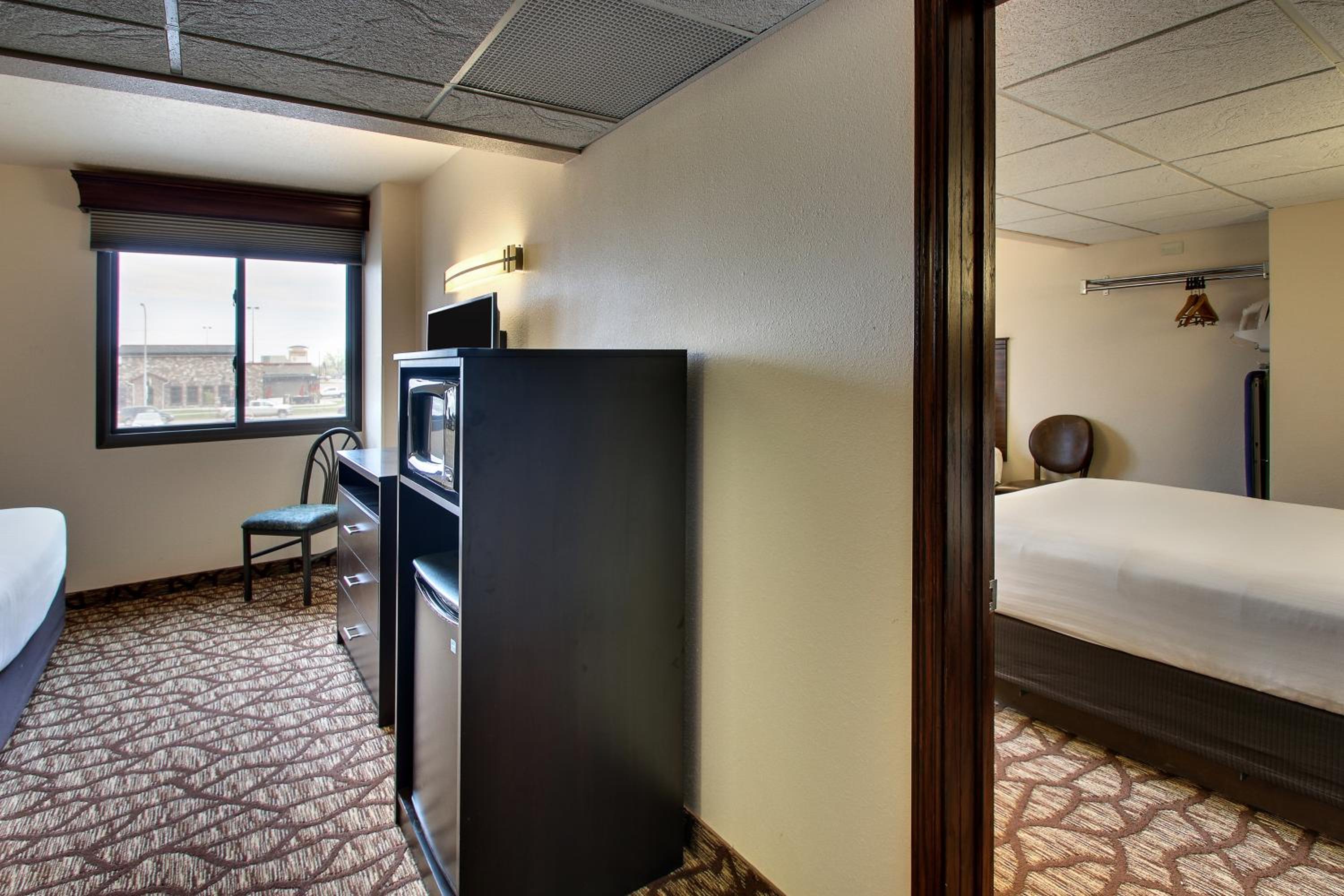 Bismarck Vacations - EverSpring Inn - Property Image 8