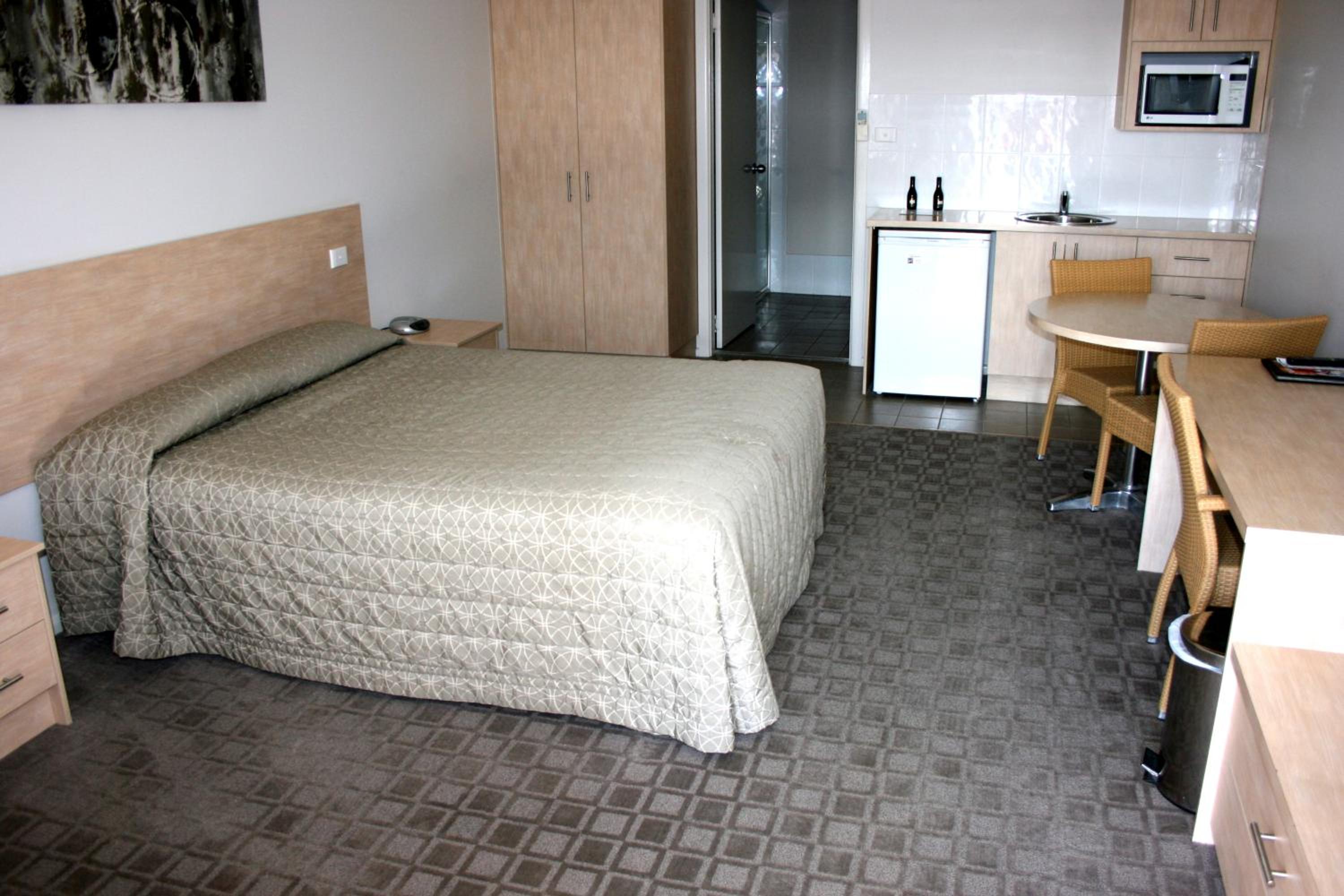 Mackellar Motel