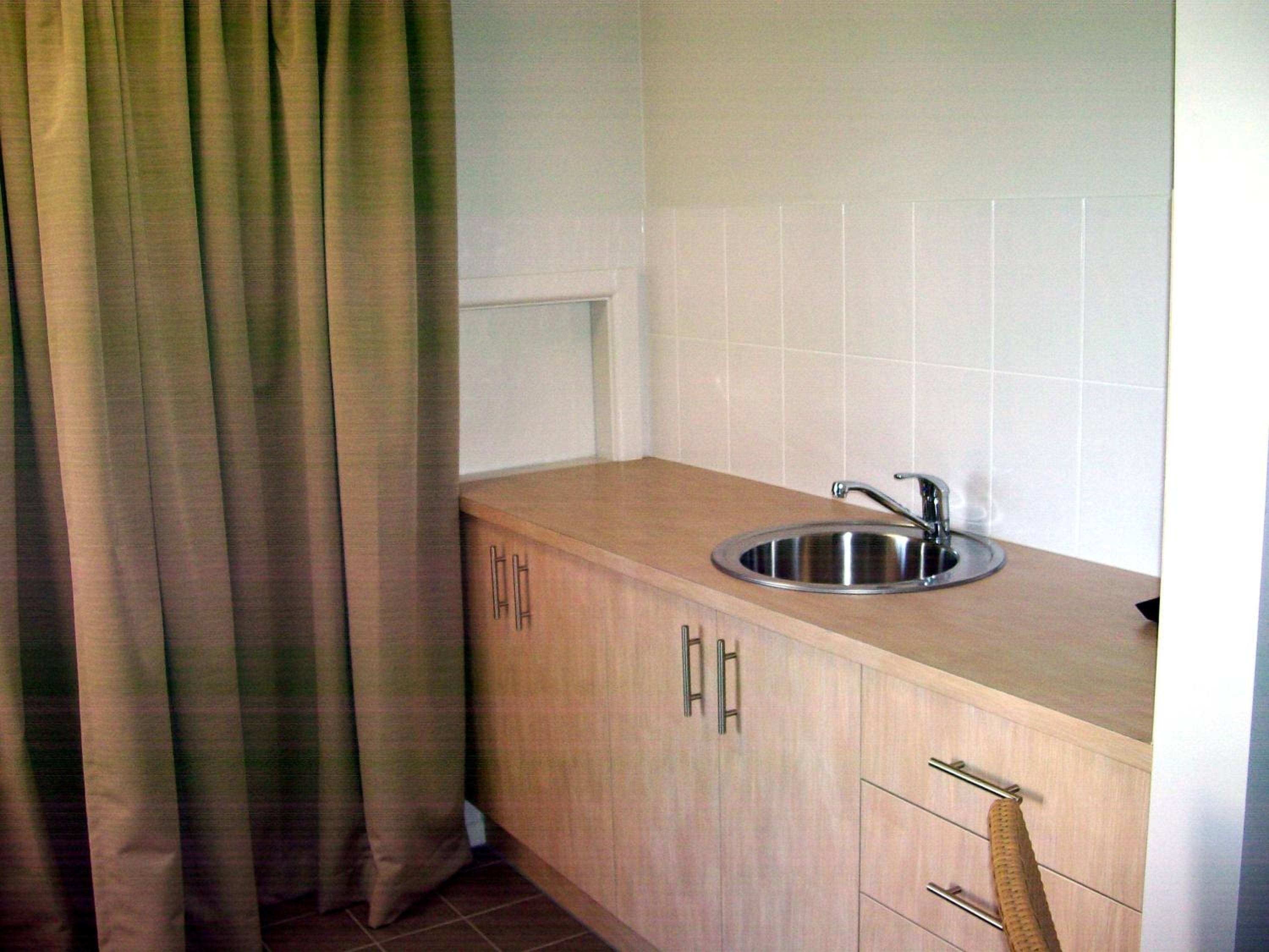 Mackellar Motel