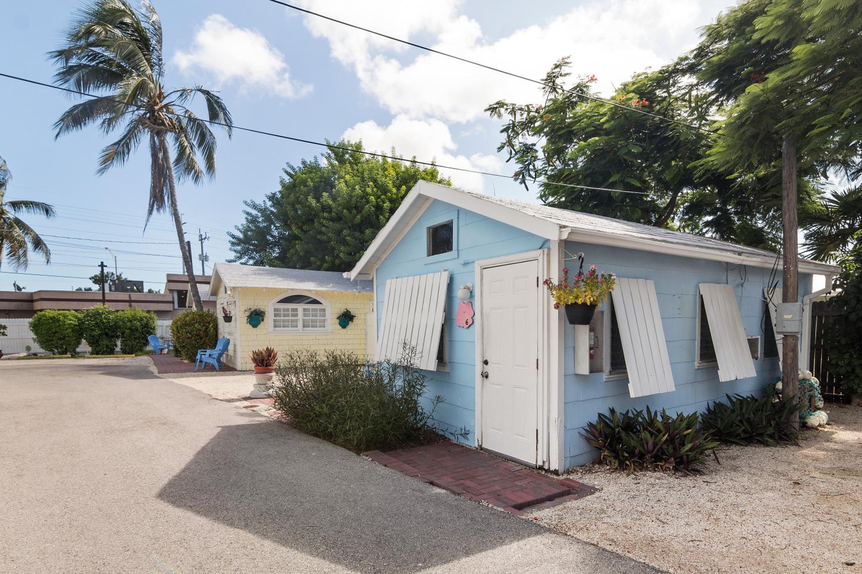 Tropical Cottages
