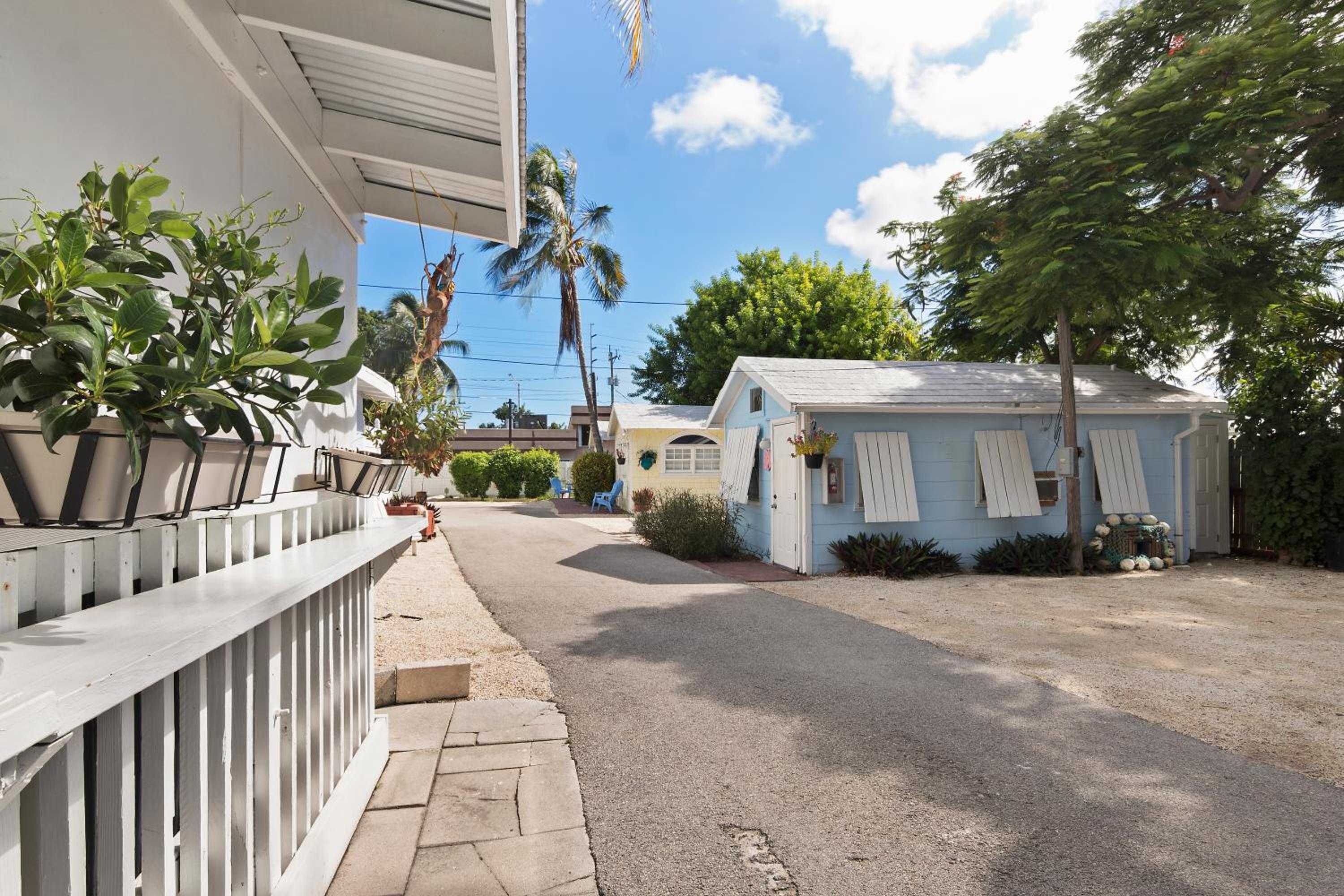 Tropical Cottages
