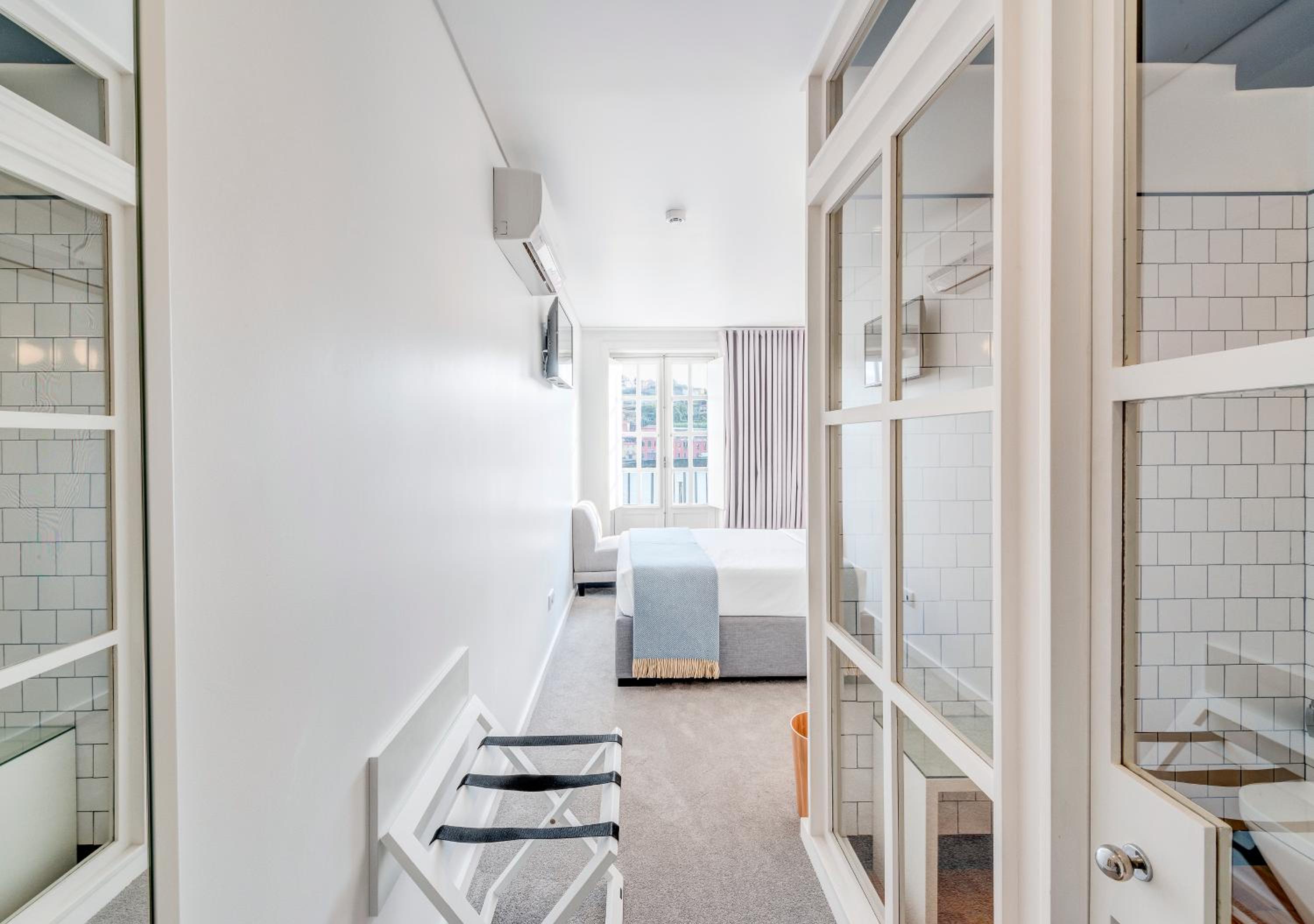 Miragaia Riverside Suites. — 11