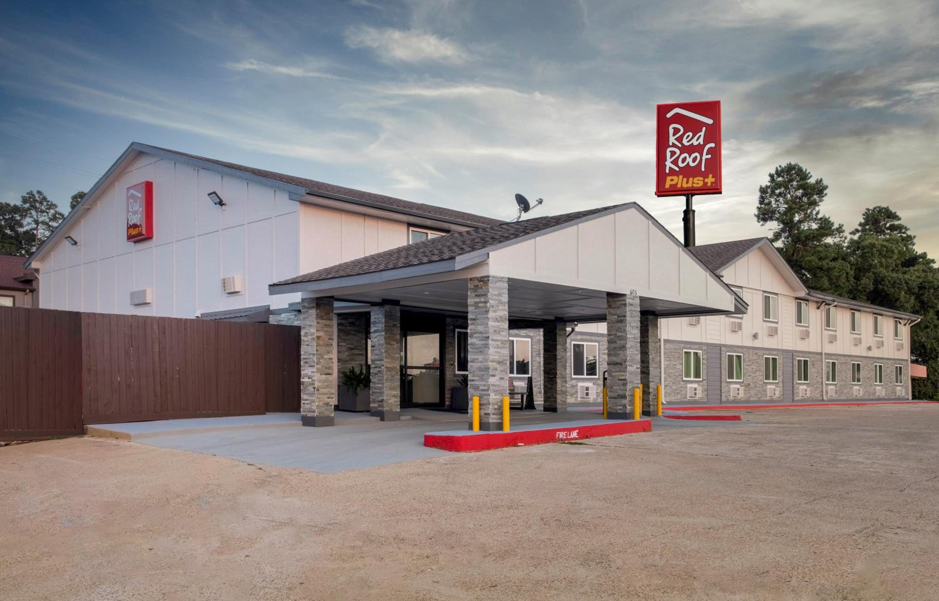 Huntsville Vacations - Red Roof Inn PLUS Huntsville - Property Image 1