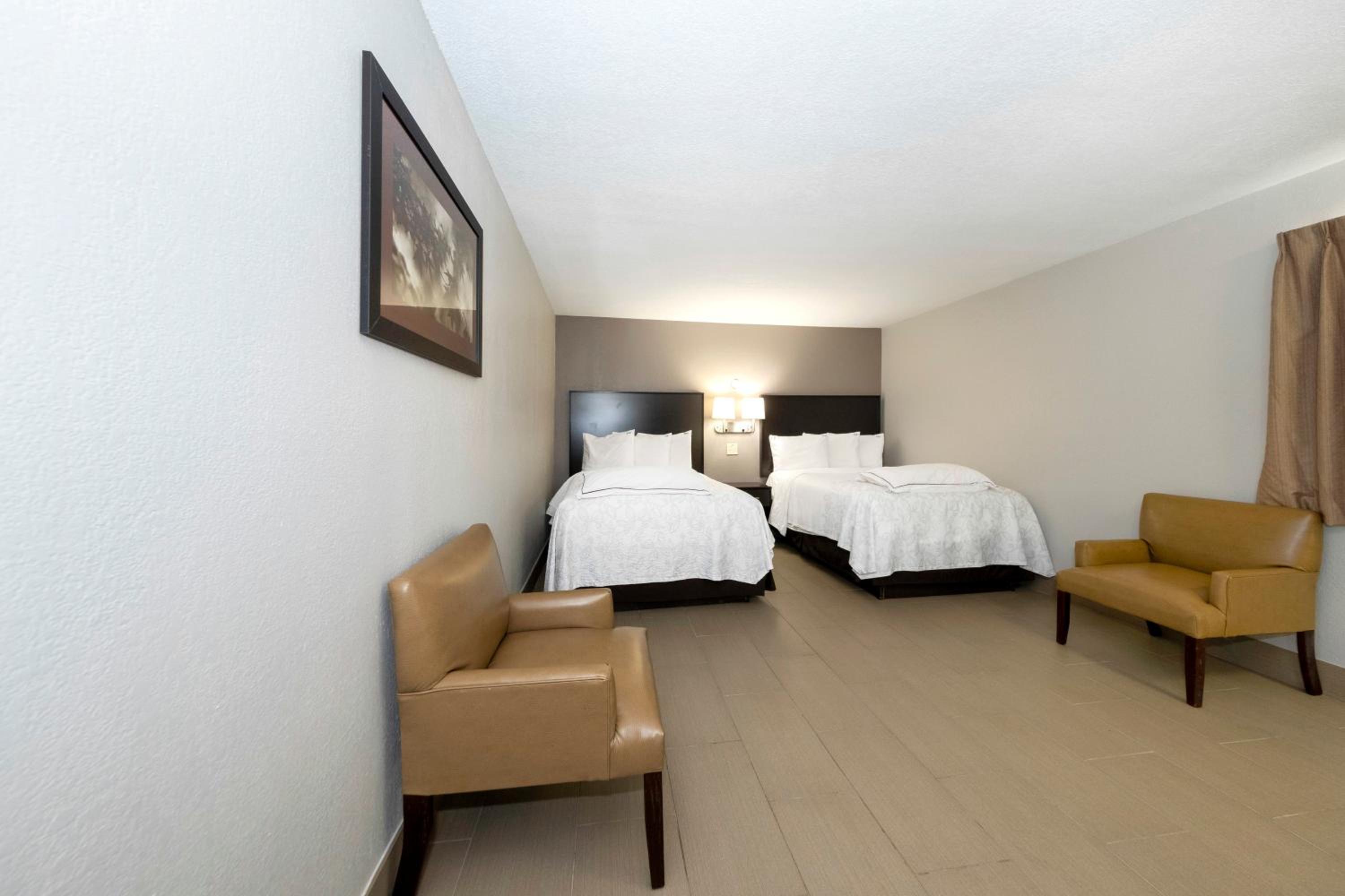 Huntsville Vacations - Red Roof Inn PLUS Huntsville - Property Image 1