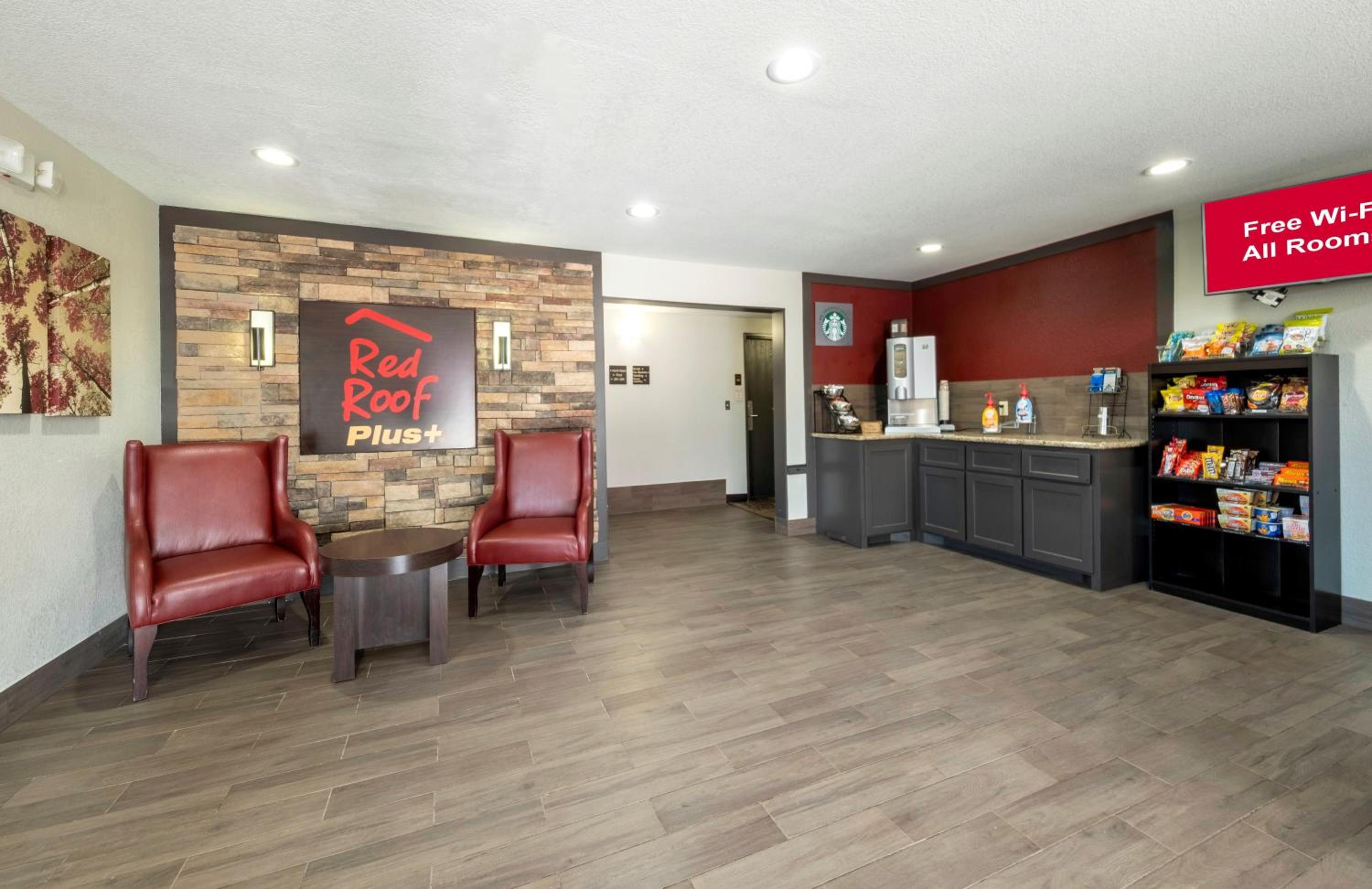 Huntsville Vacations - Red Roof Inn PLUS Huntsville - Property Image 2