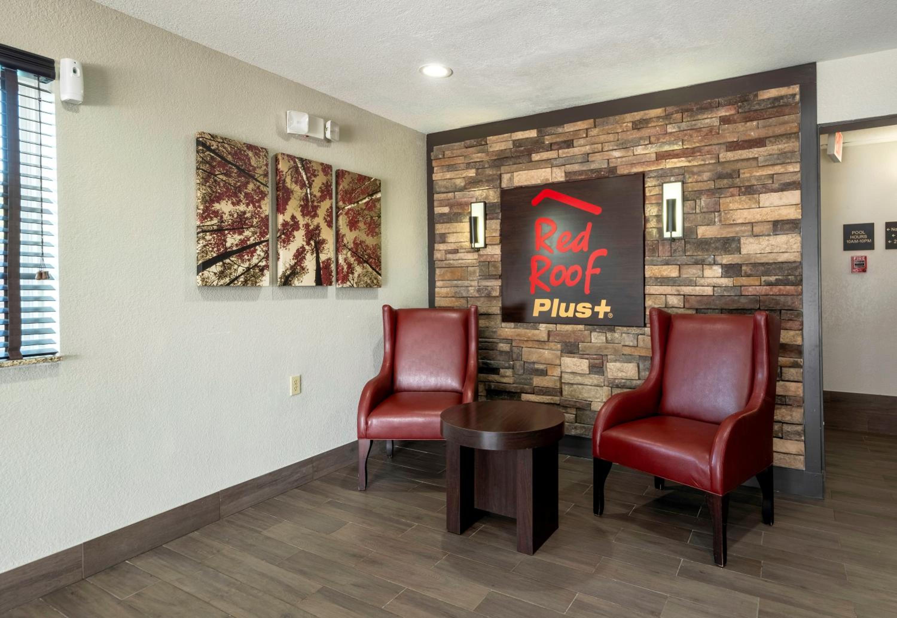 Huntsville Vacations - Red Roof Inn PLUS Huntsville - Property Image 3