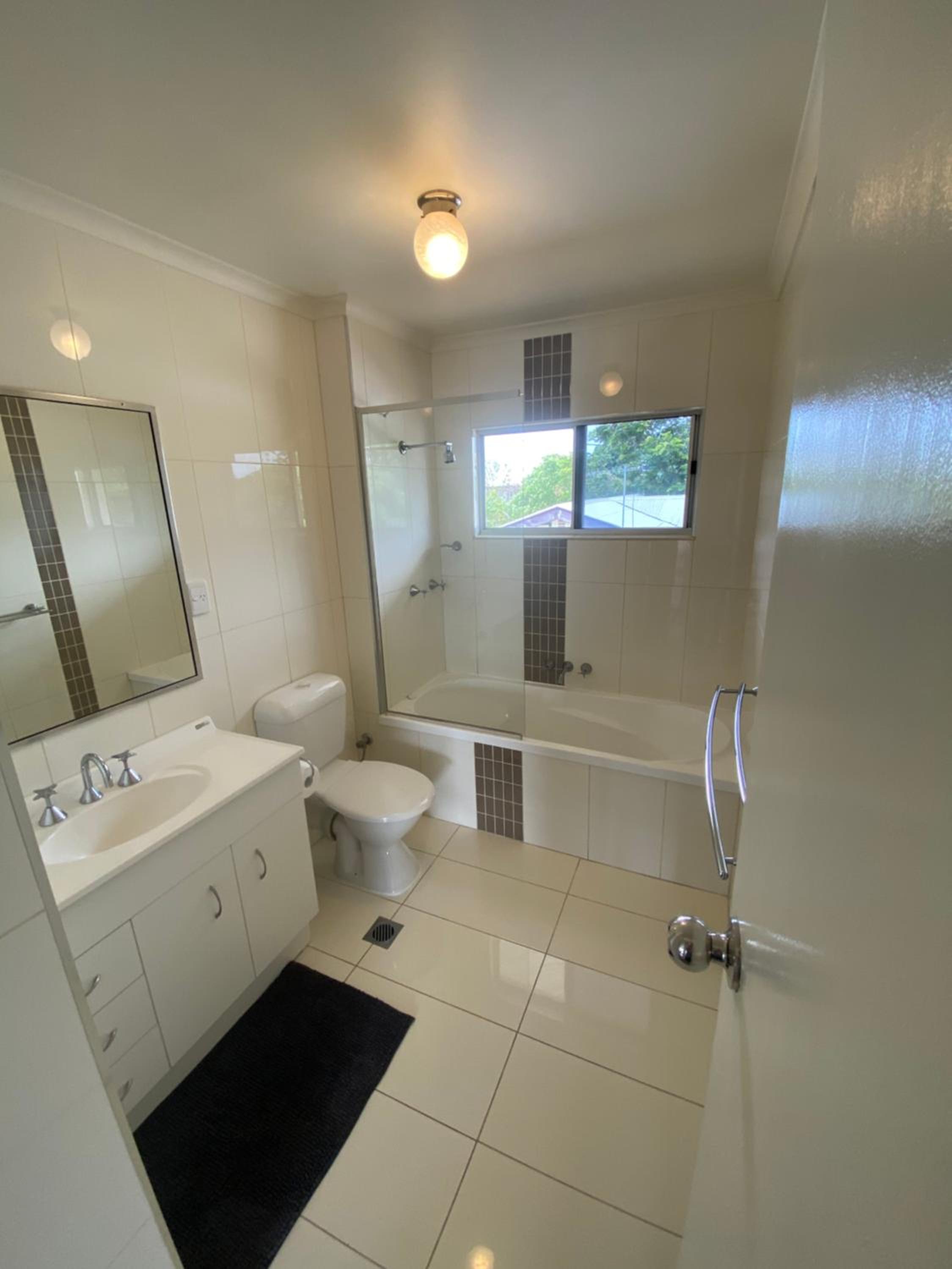 Location, location, location on The Strand, seaviews, self check-in via lock box view 4