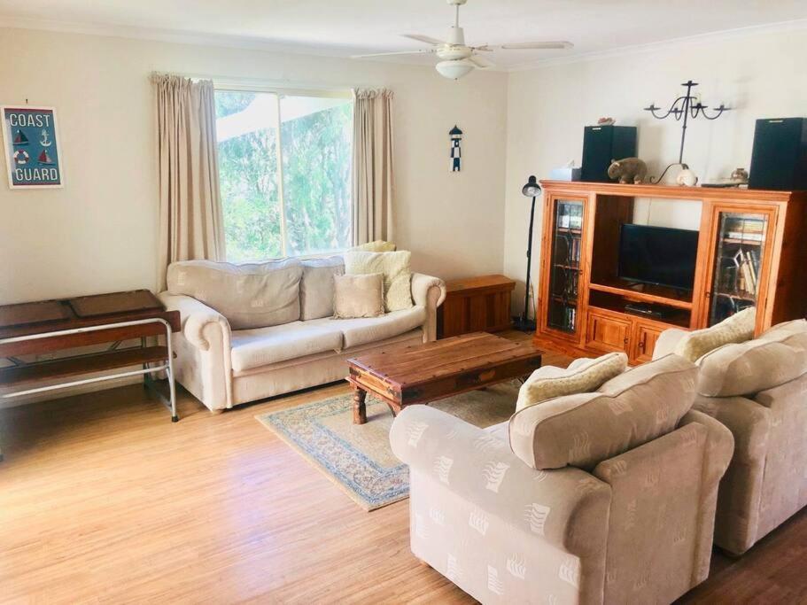 1 Tecoma Ave