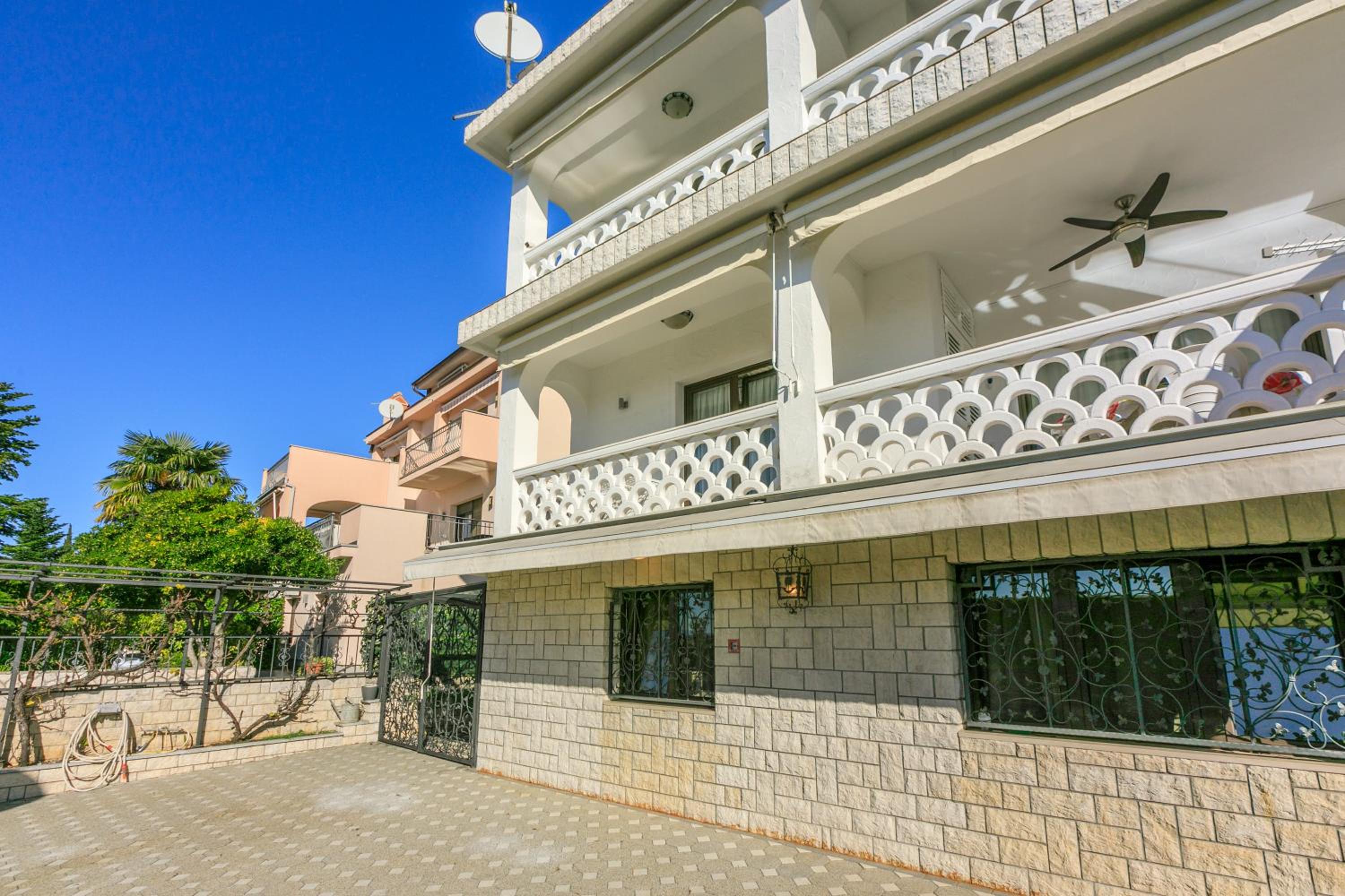 Apartment Eni Selce view 3