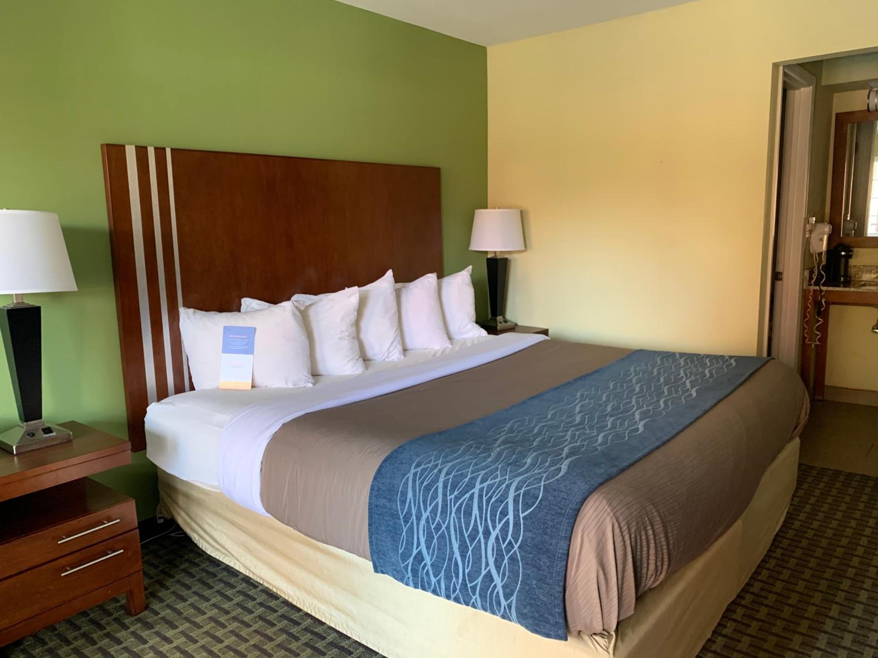 Days Inn by Wyndham Austintown