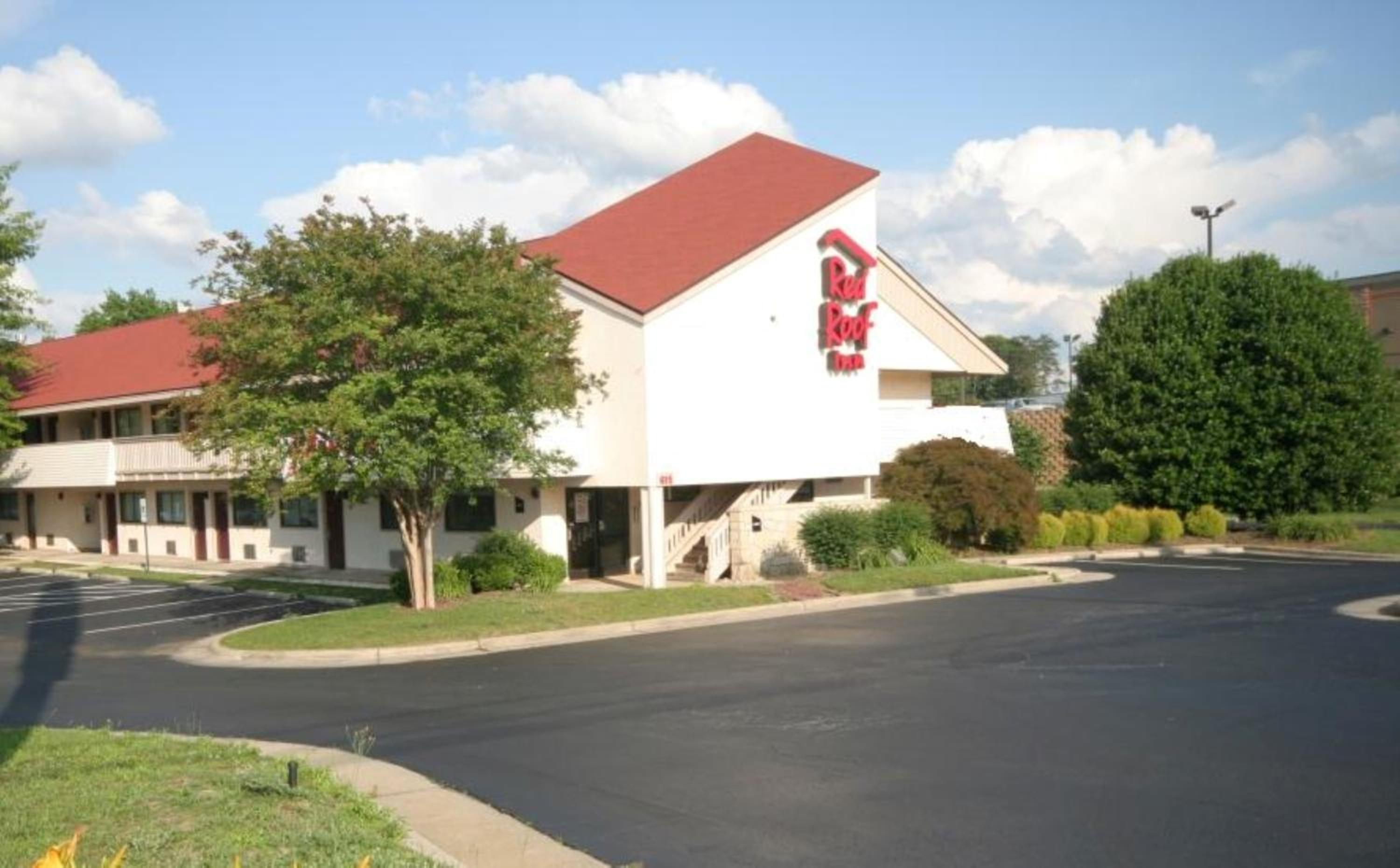 Hotel Red Roof Inn Greensboro Airport - Image 1