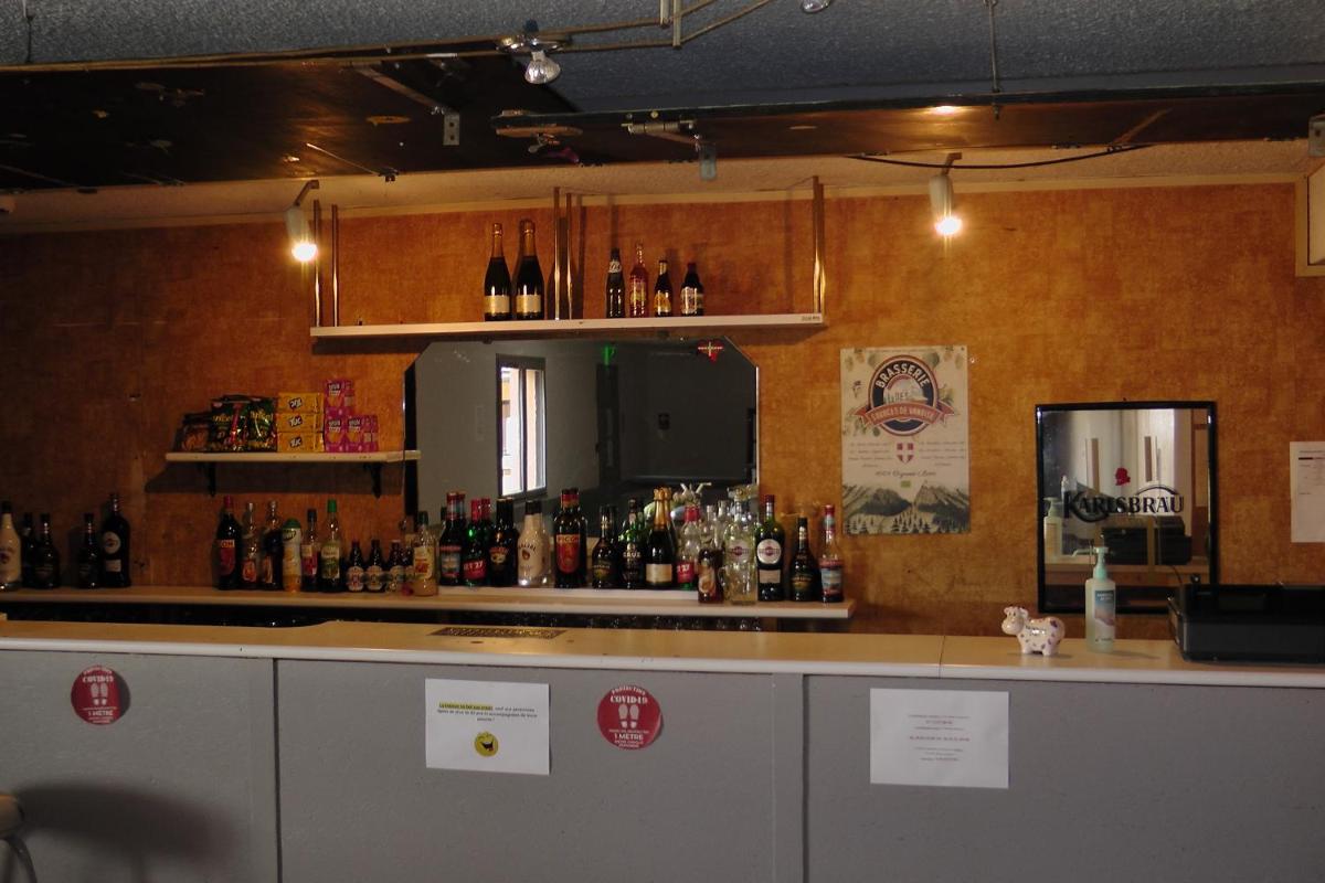 bar