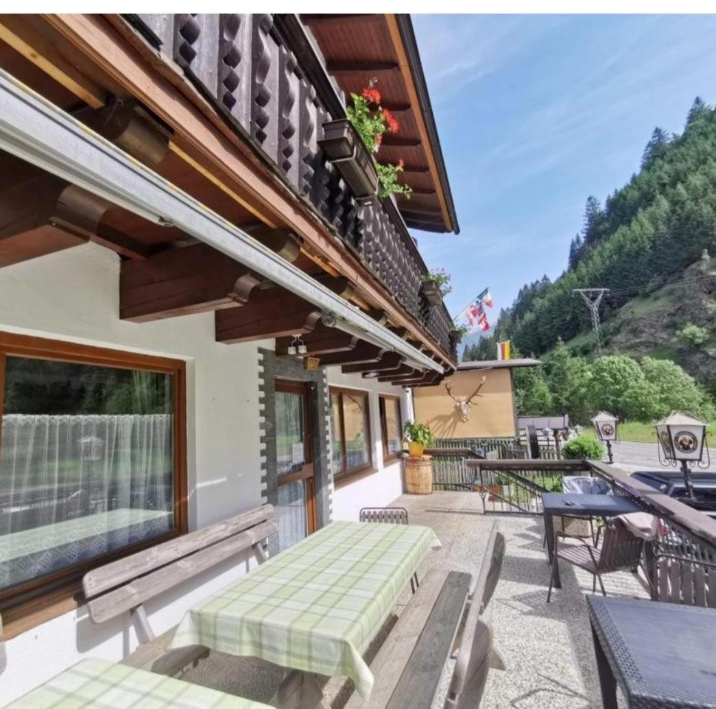 Tattoo PENSION mit Restaurant und Tattoo-Studio