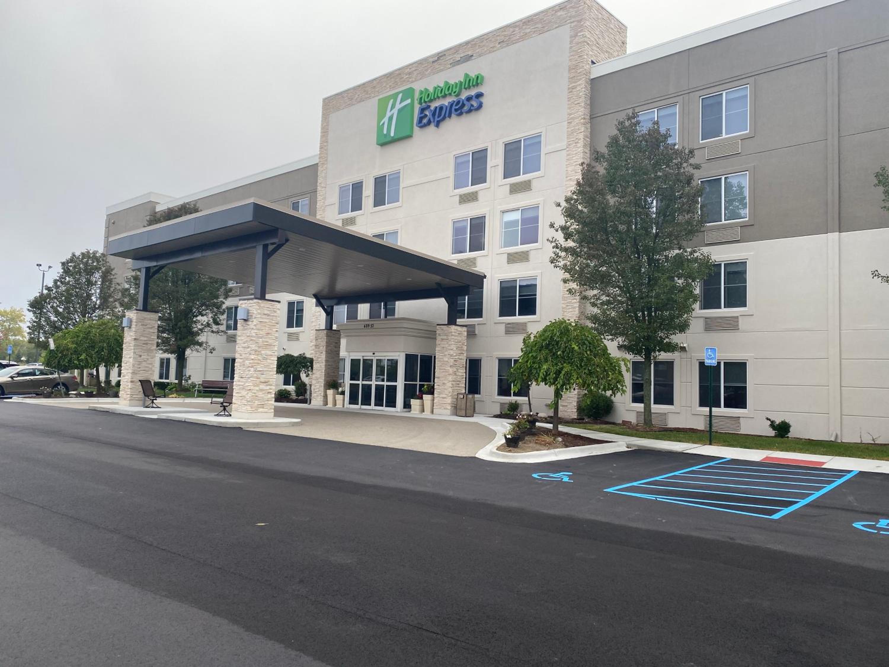 Hotel Holiday Inn Express Wixom, an IHG Hotel - Image 1