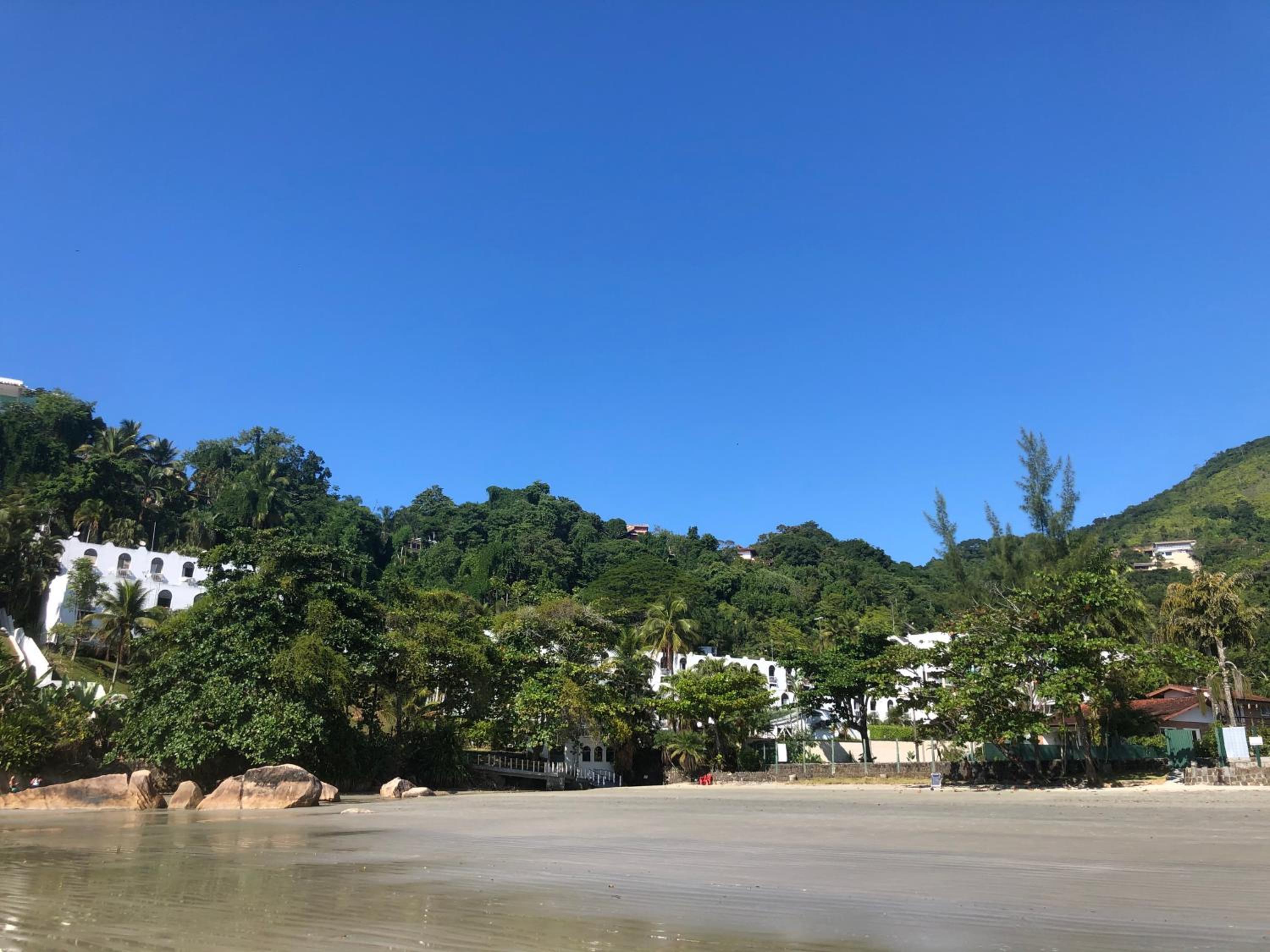 Apartamento Ubatuba Vista para o mar e pé na areia - Praia das Toninhas