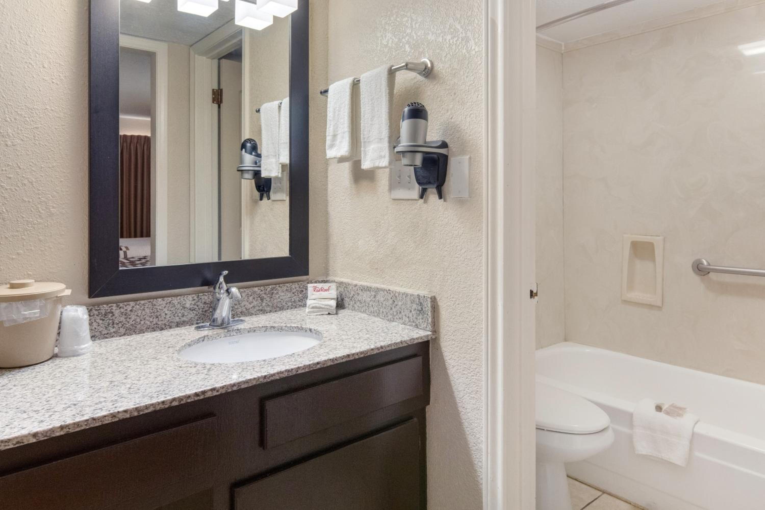 Rodeway Inn Waco Downtown near University
