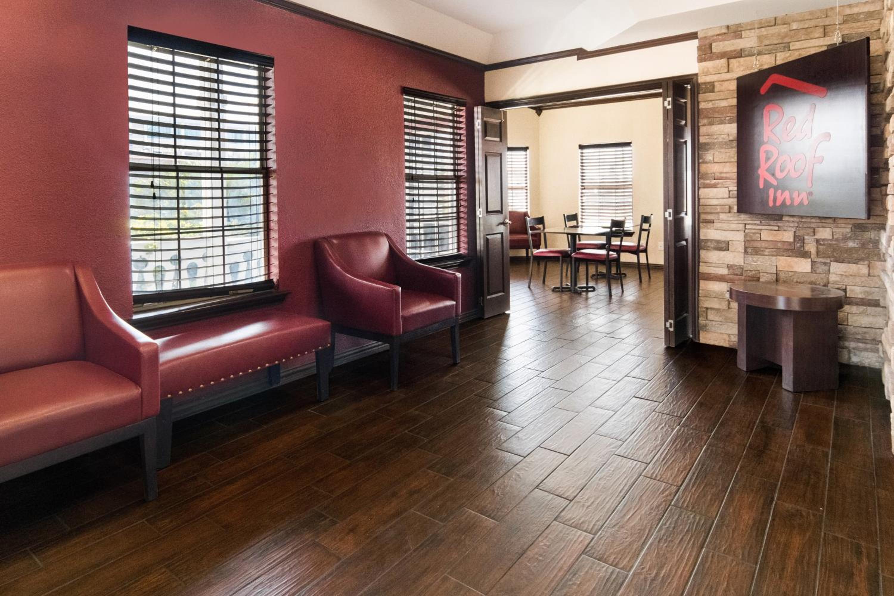 Rodeway Inn Waco Downtown near University