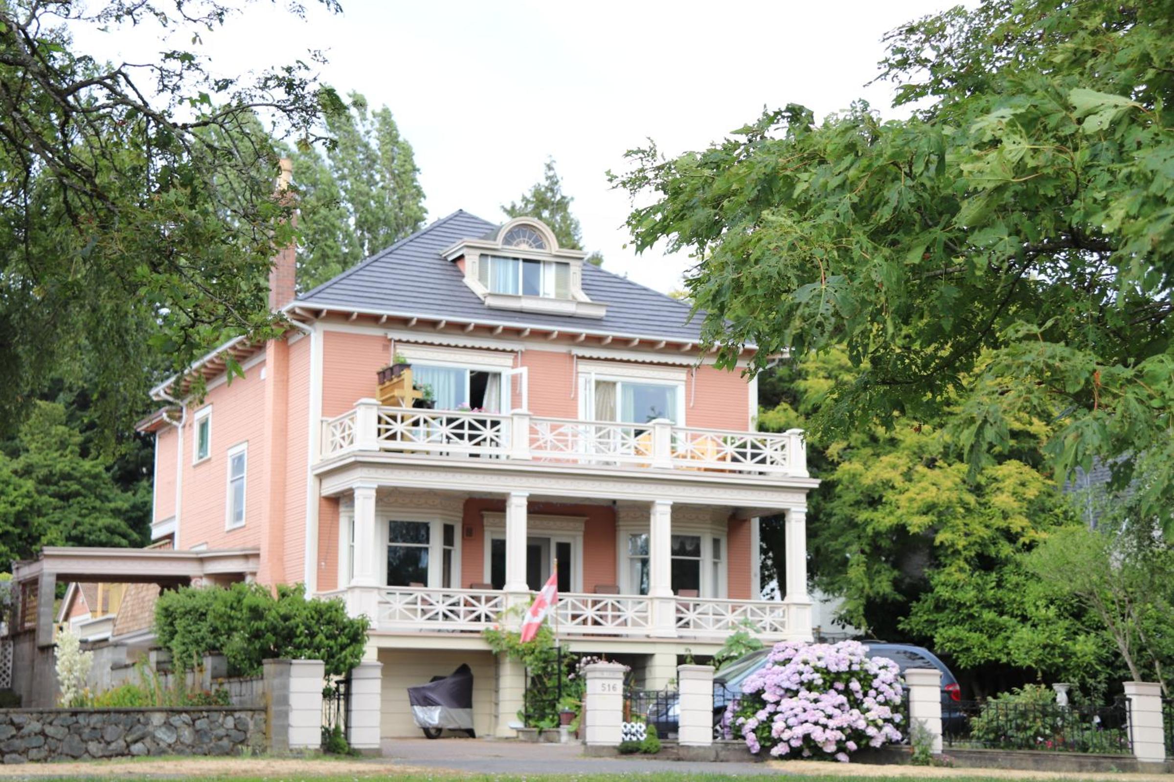 Hotel Lipton Place by Elegant Waterfront - Image 1