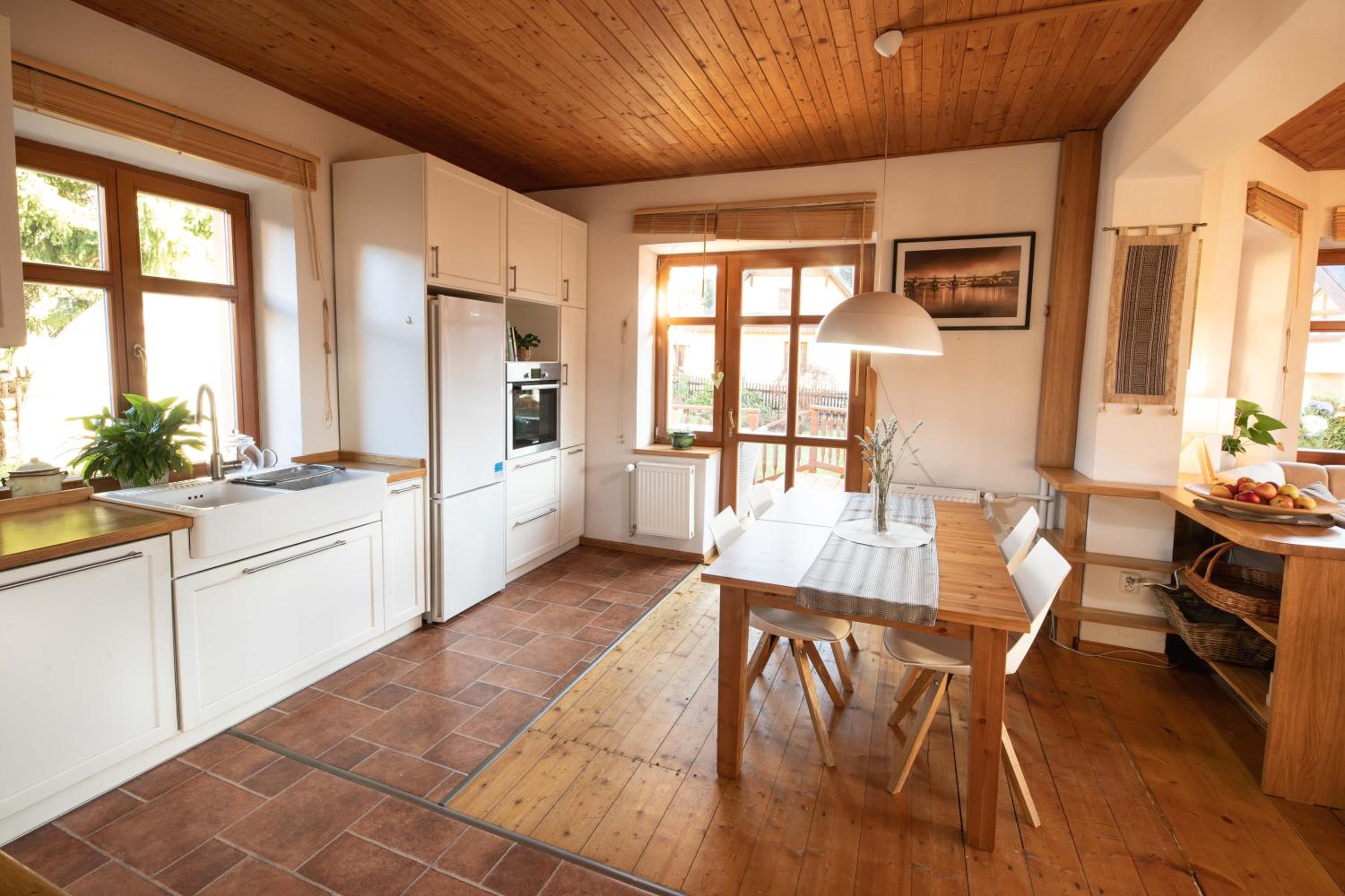 Apartment with private hot tub and garden
