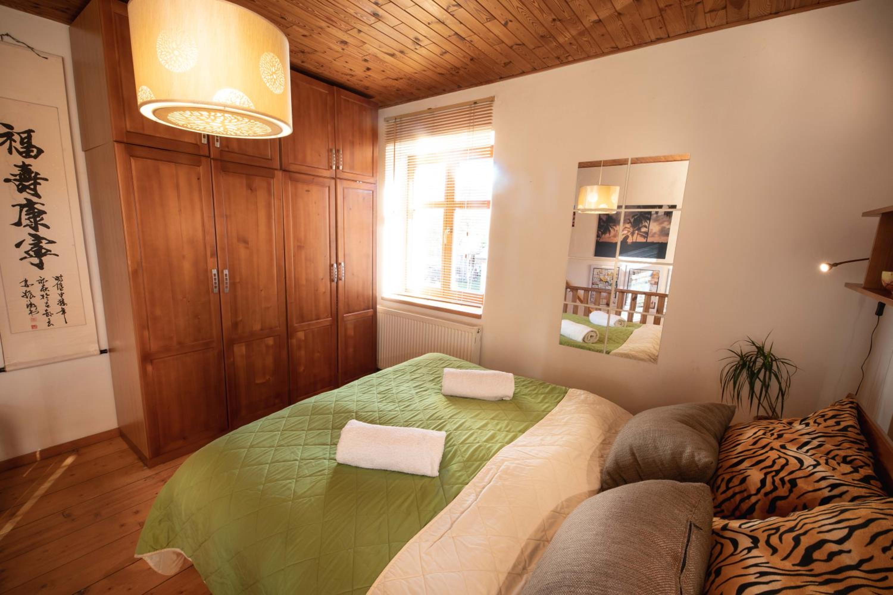 Apartment with private hot tub and garden