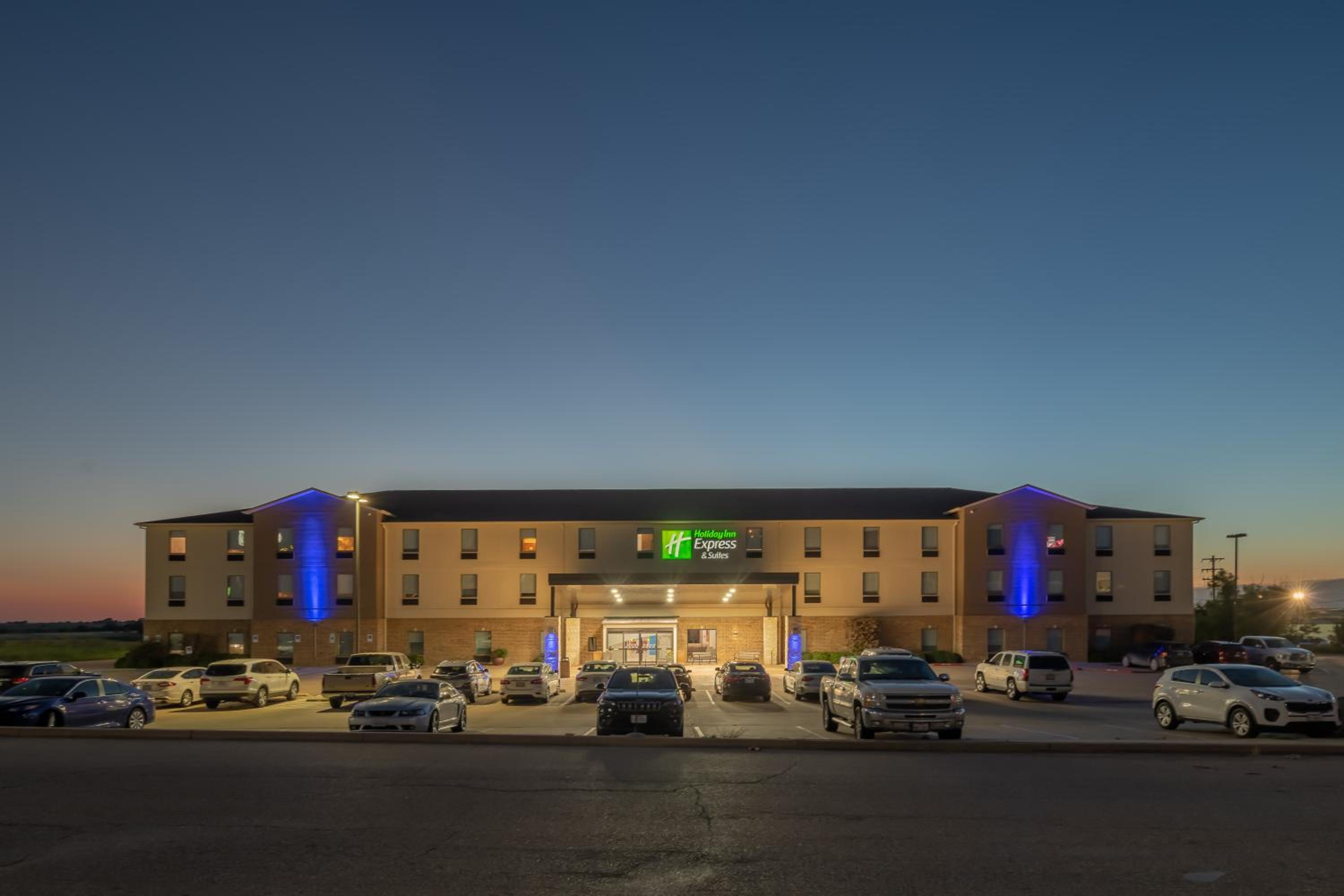 Hillsboro Vacations - Holiday Inn Express  Suites N Waco Area - West, an IHG Hotel - Property Image 2