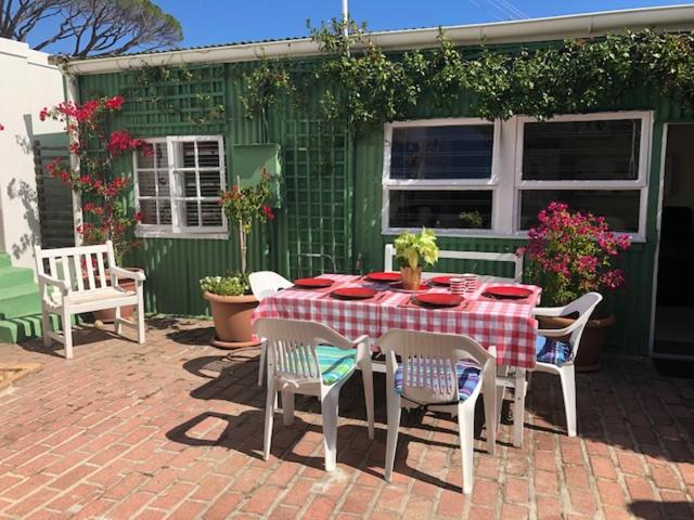 Sherwood Boutique Cottage view 2