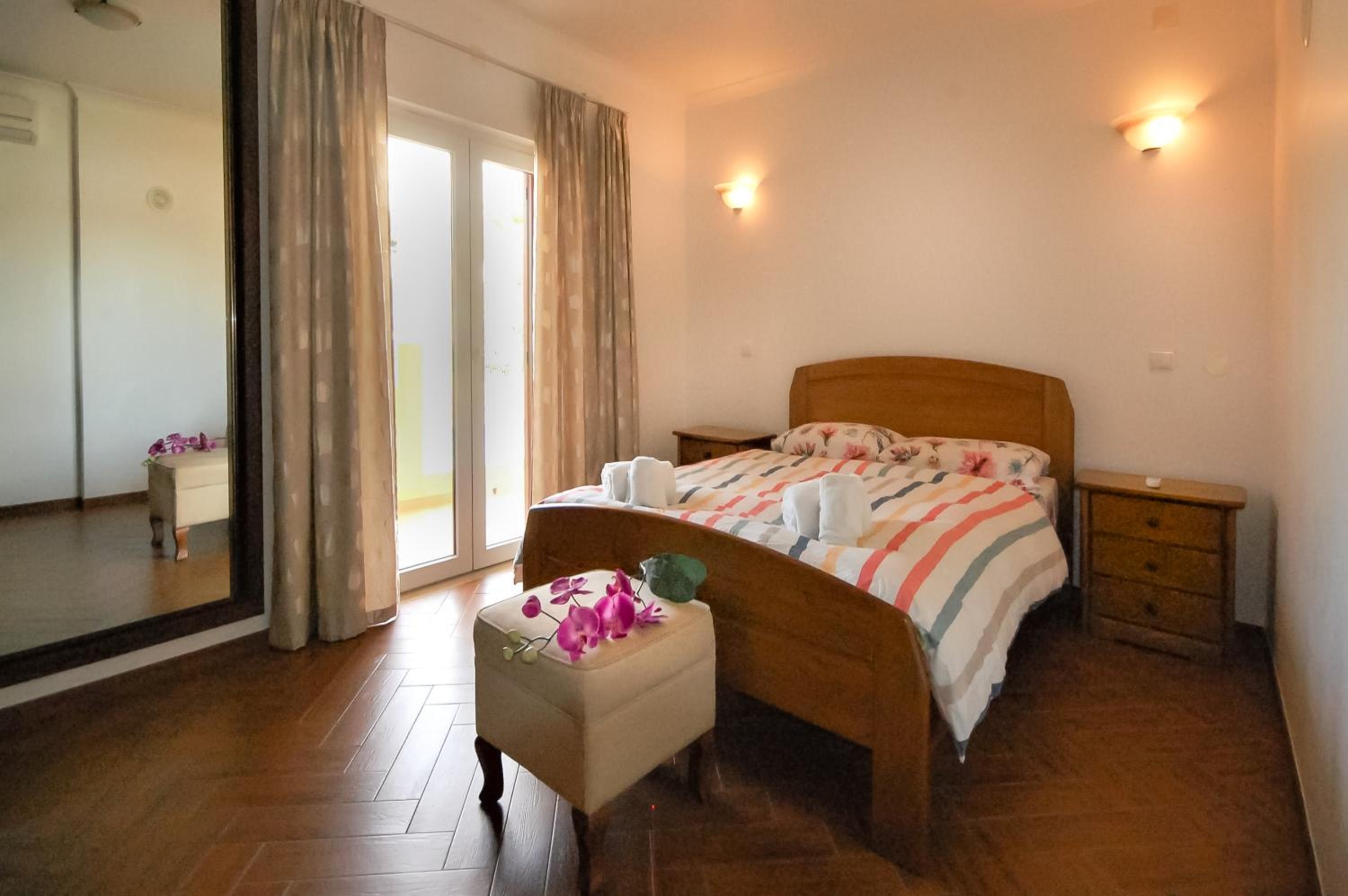 Villa Alice - Free Wifi & Air co & Swimming pool - by bedzy view 5