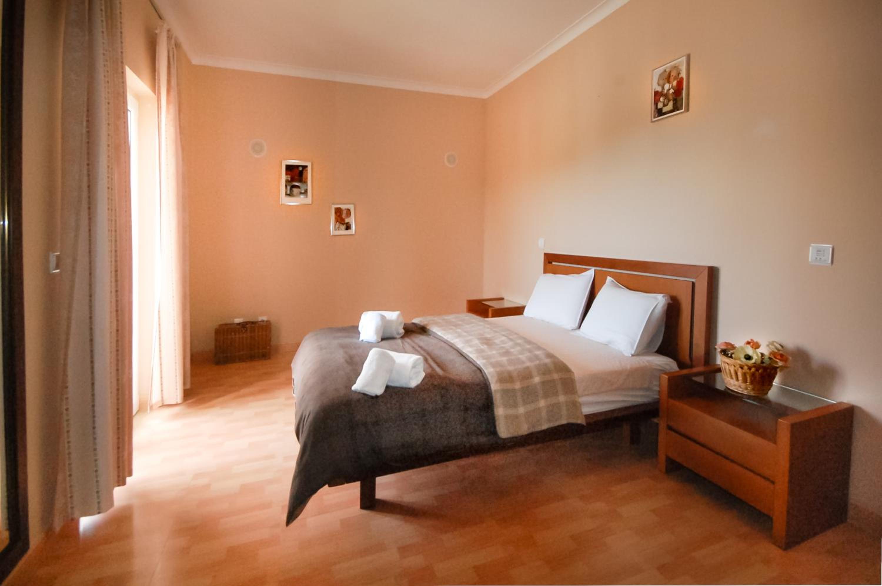 Villa Alice - Free Wifi & Air co & Swimming pool - by bedzy view 2