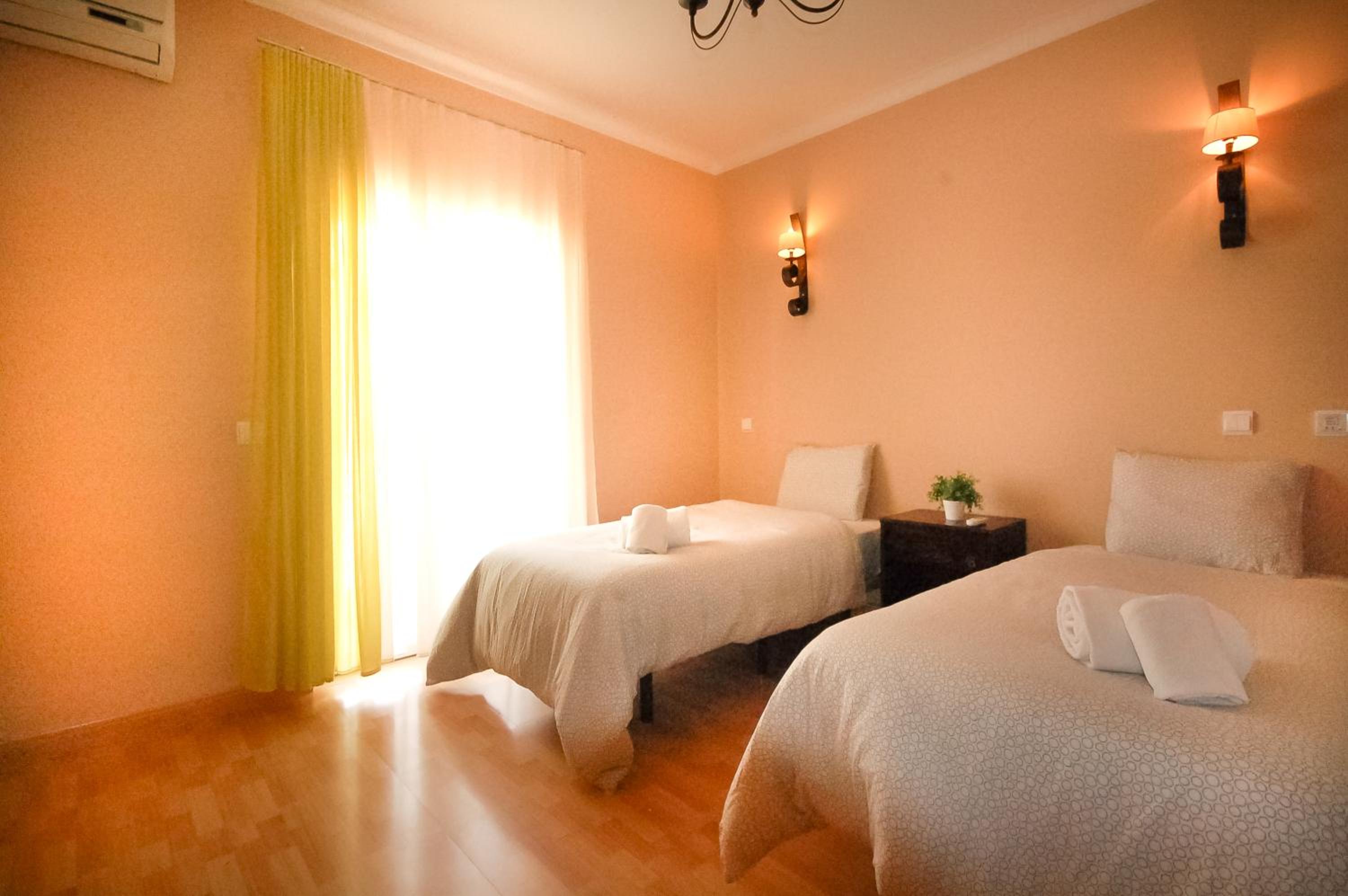 Villa Alice - Free Wifi & Air co & Swimming pool - by bedzy view 4