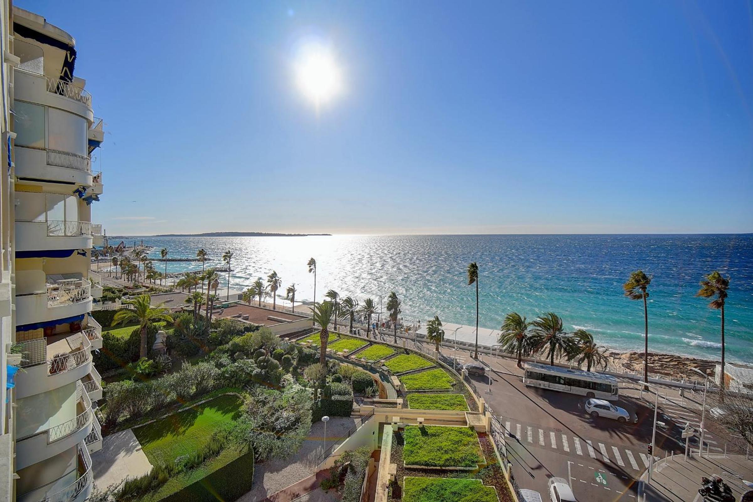 IMMOGROOM- Sea view - Center- AC- Front of the beaches photo 3