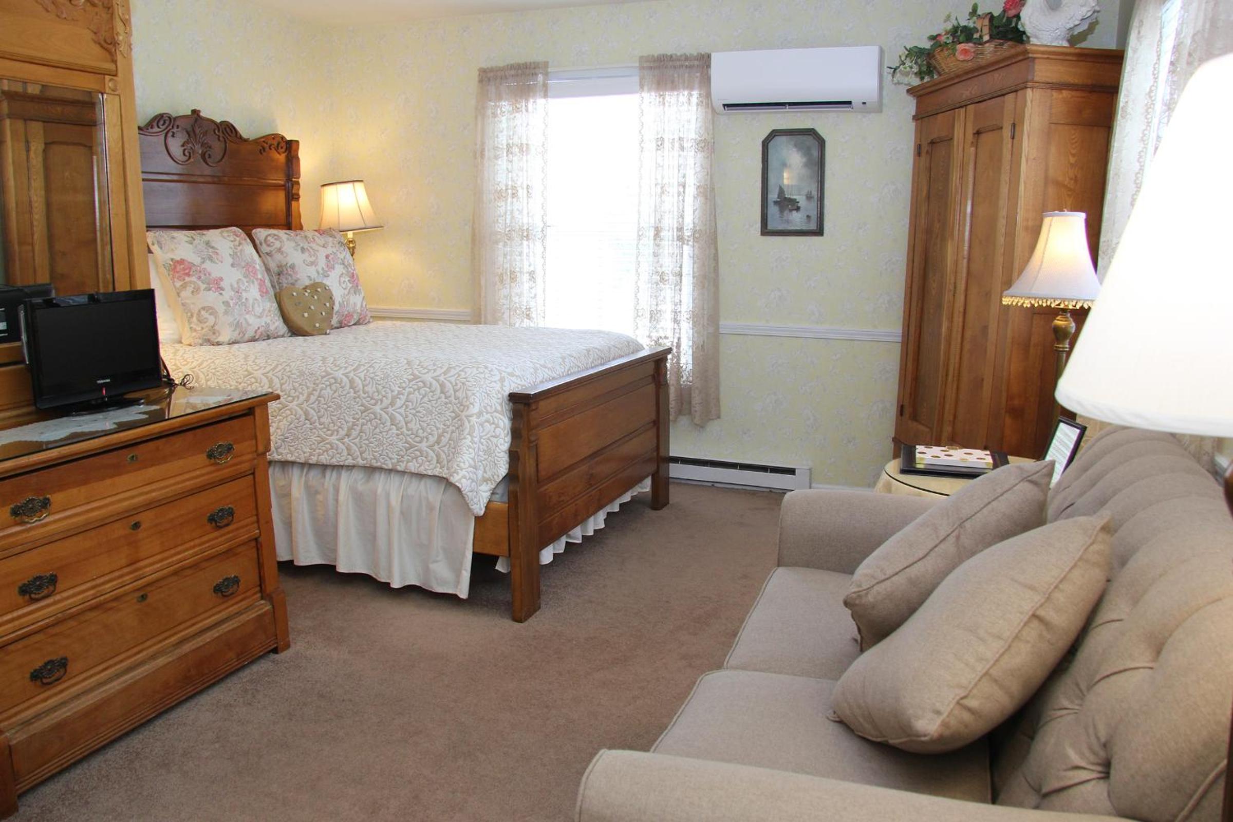 Eagle Harbor Inn