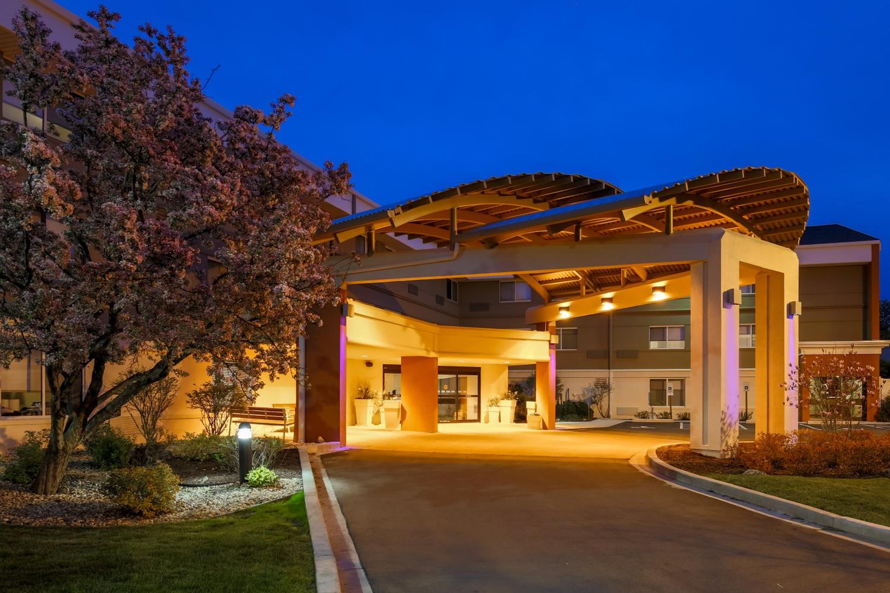 Hotel Holiday Inn Express Milwaukee-west Medical Center By Ihg