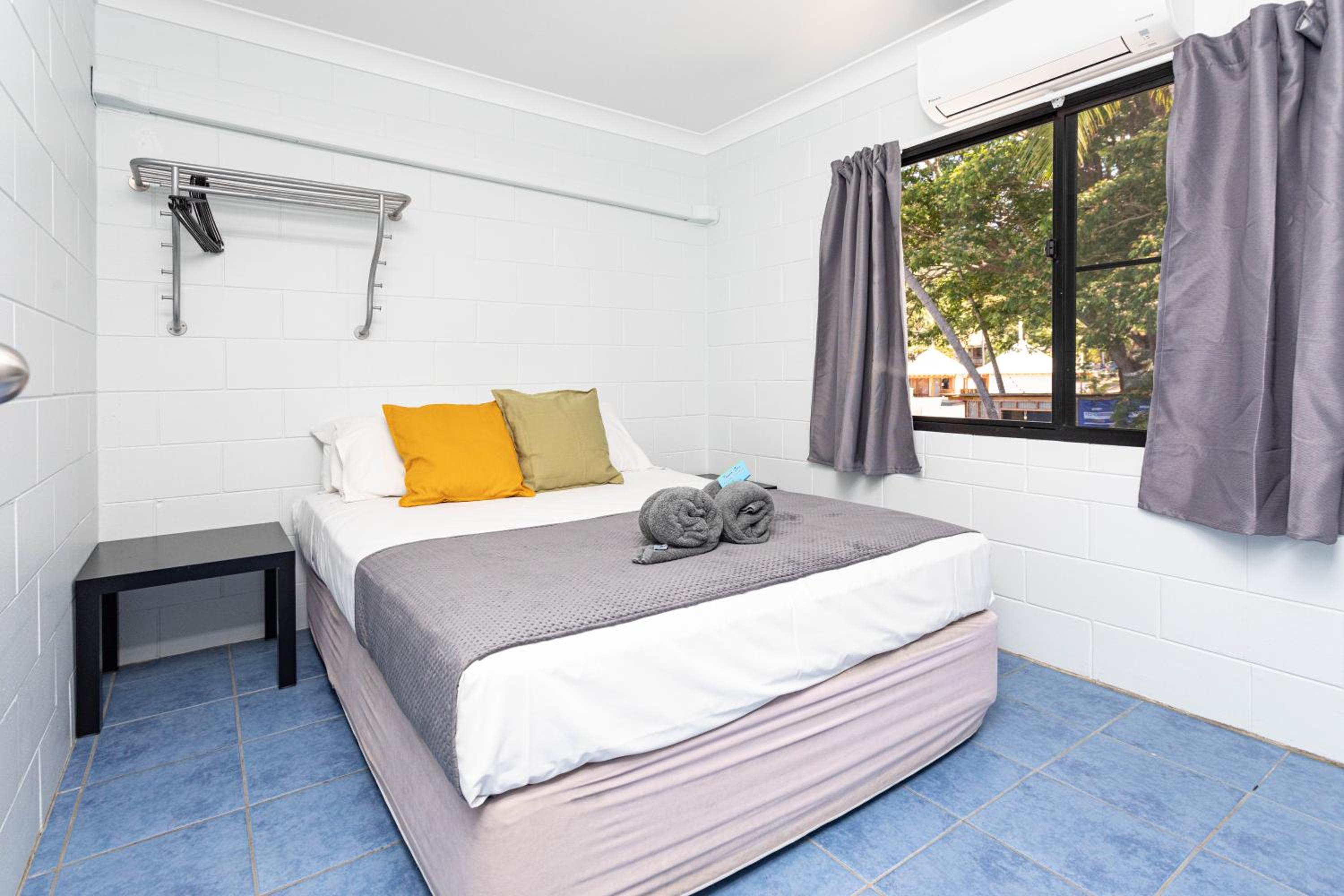 Airlie Sun & Sand Accommodation #6 KIDS STAY FREE view 3